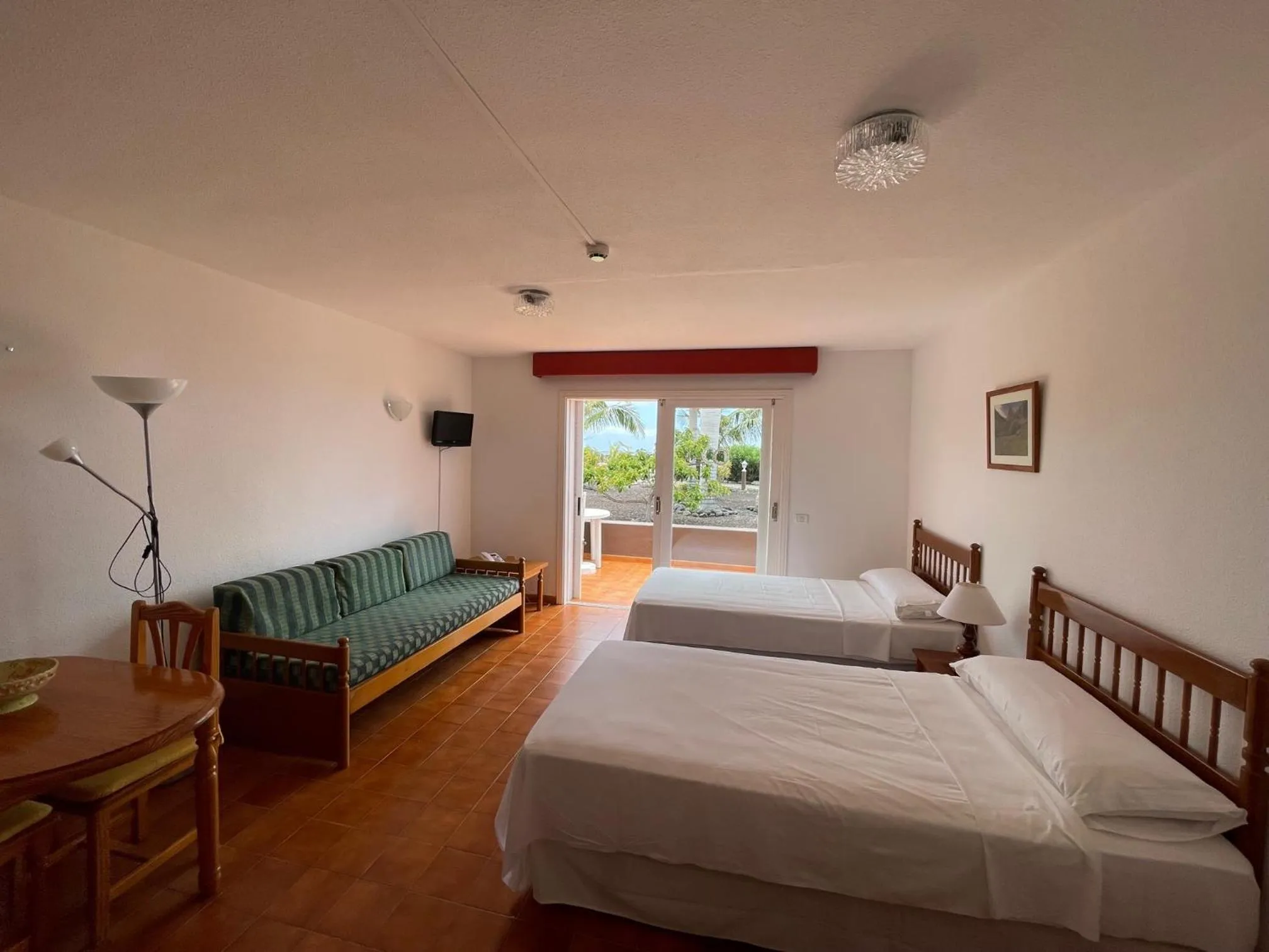 Balcony/Terrace, Bed in Apartamentos Los Tarajales