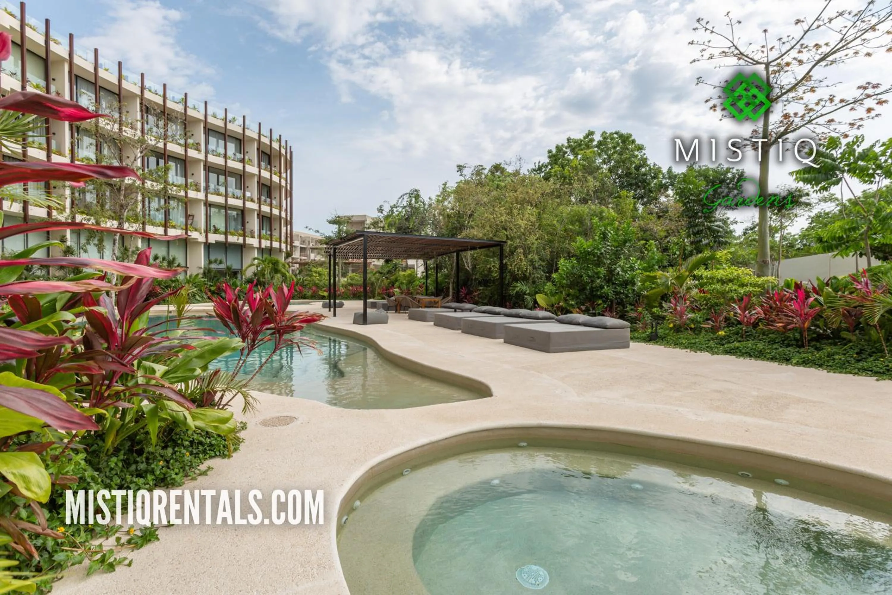 Spring in Mistiq Gardens