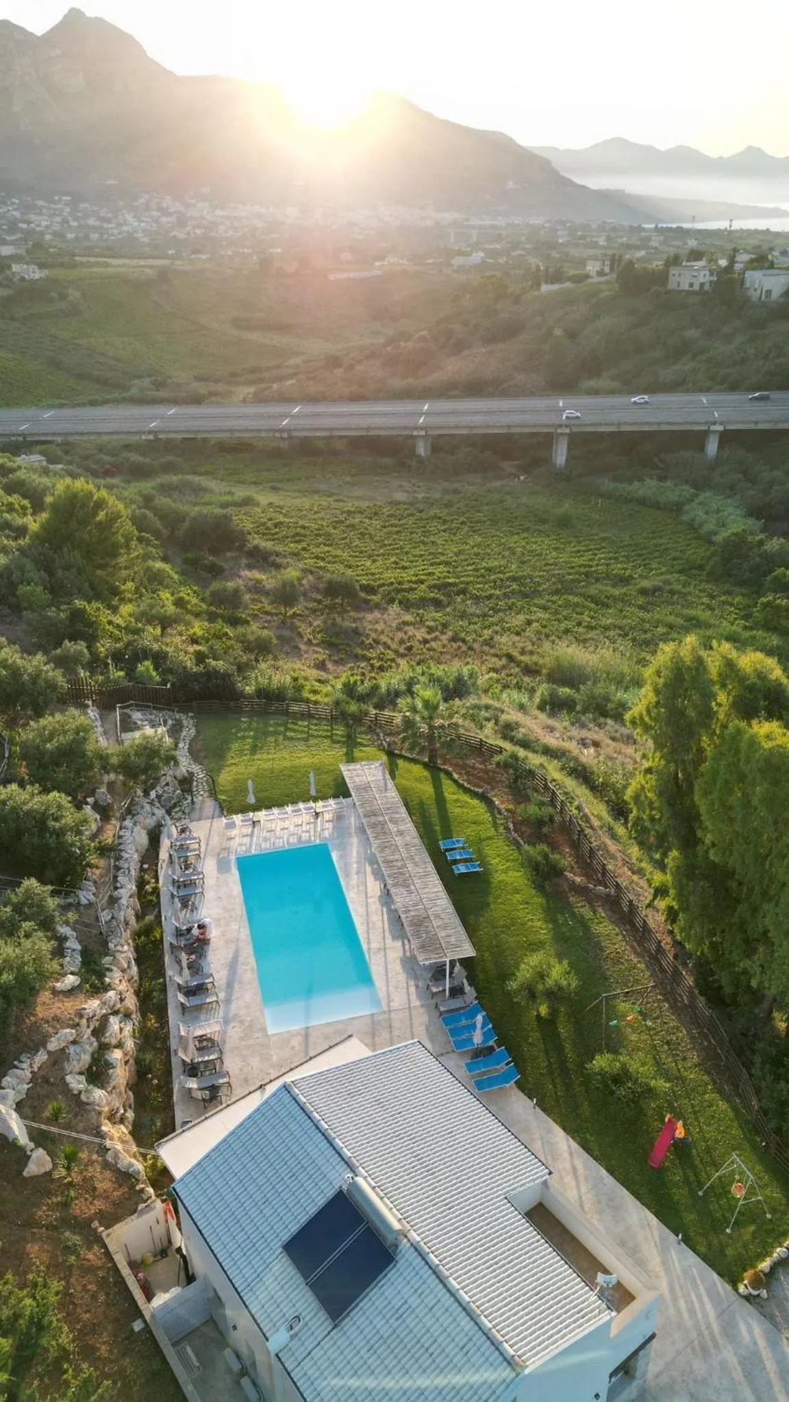 Bird's eye view in CI VULIA b&b - Sicilia sea, pool, bbq, tv, wi-fi