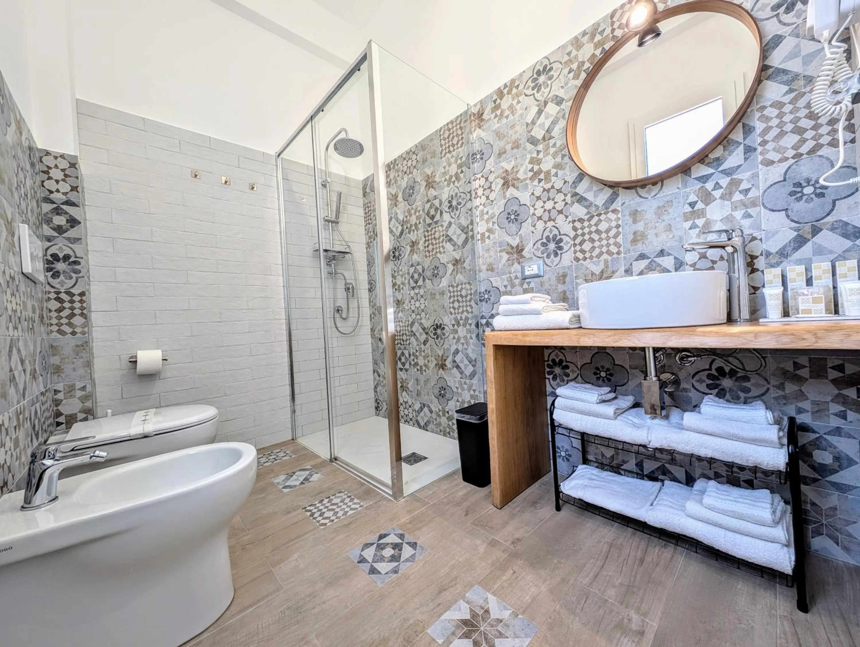 Shower in CI VULIA b&b - Sicilia sea, pool, bbq, tv, wi-fi