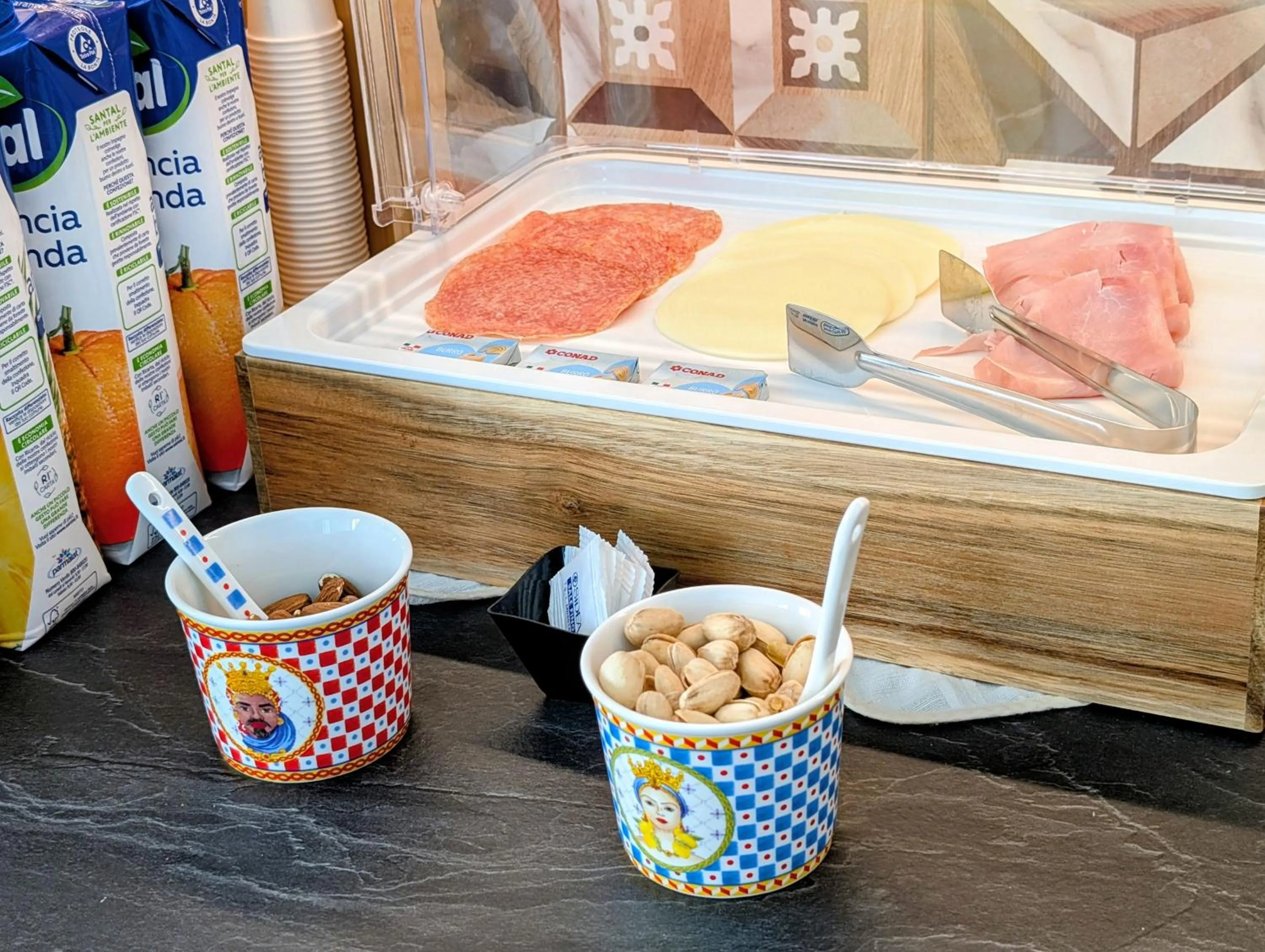 Food and drinks in CI VULIA b&b - Sicilia sea, pool, bbq, tv, wi-fi