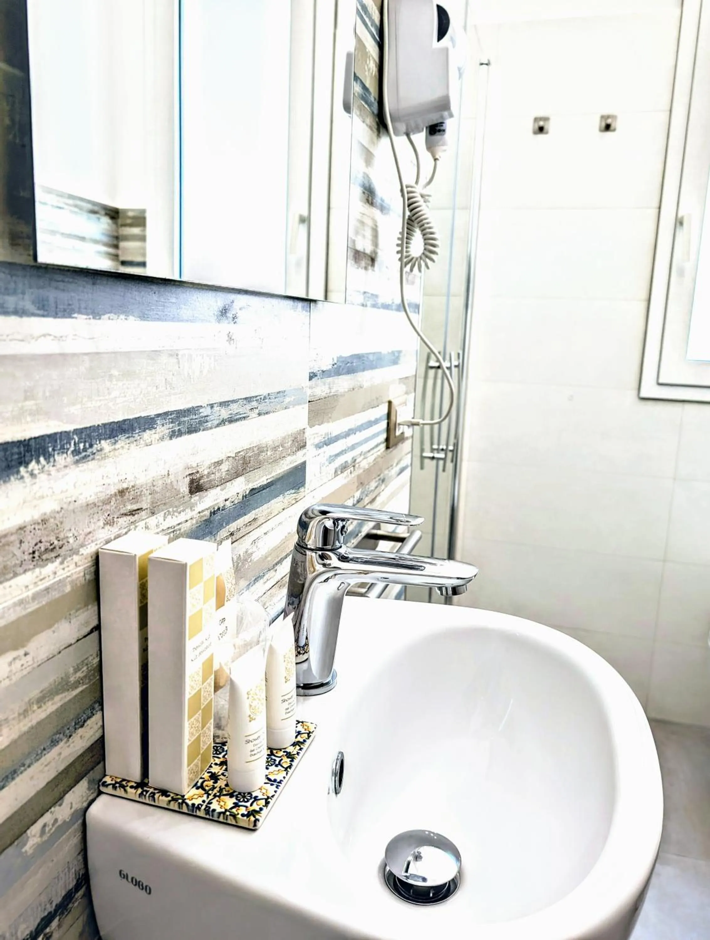 Bathroom in CI VULIA b&b - Sicilia sea, pool, bbq, tv, wi-fi