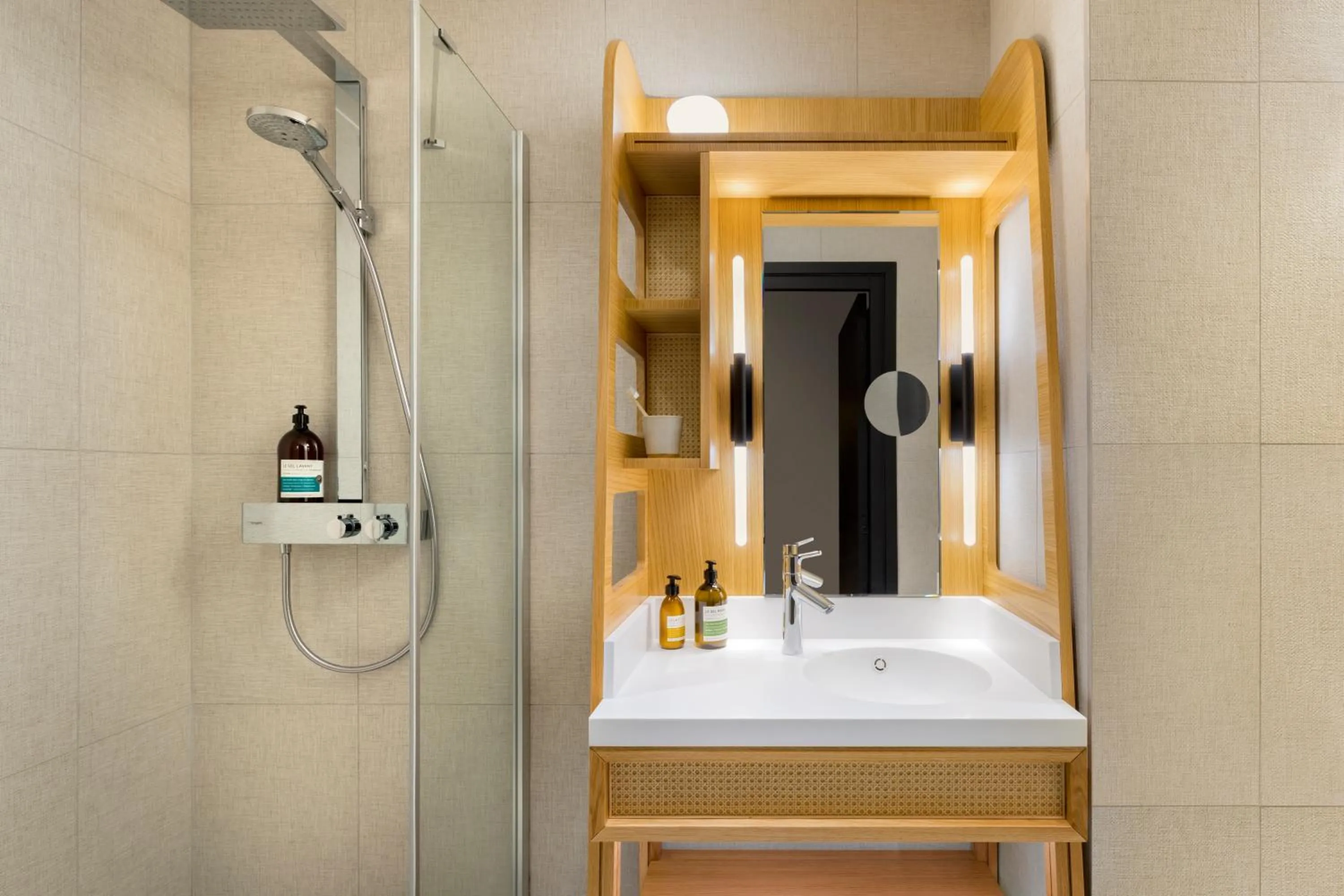 Shower in FirstName Bordeaux, Part of JdV by Hyatt