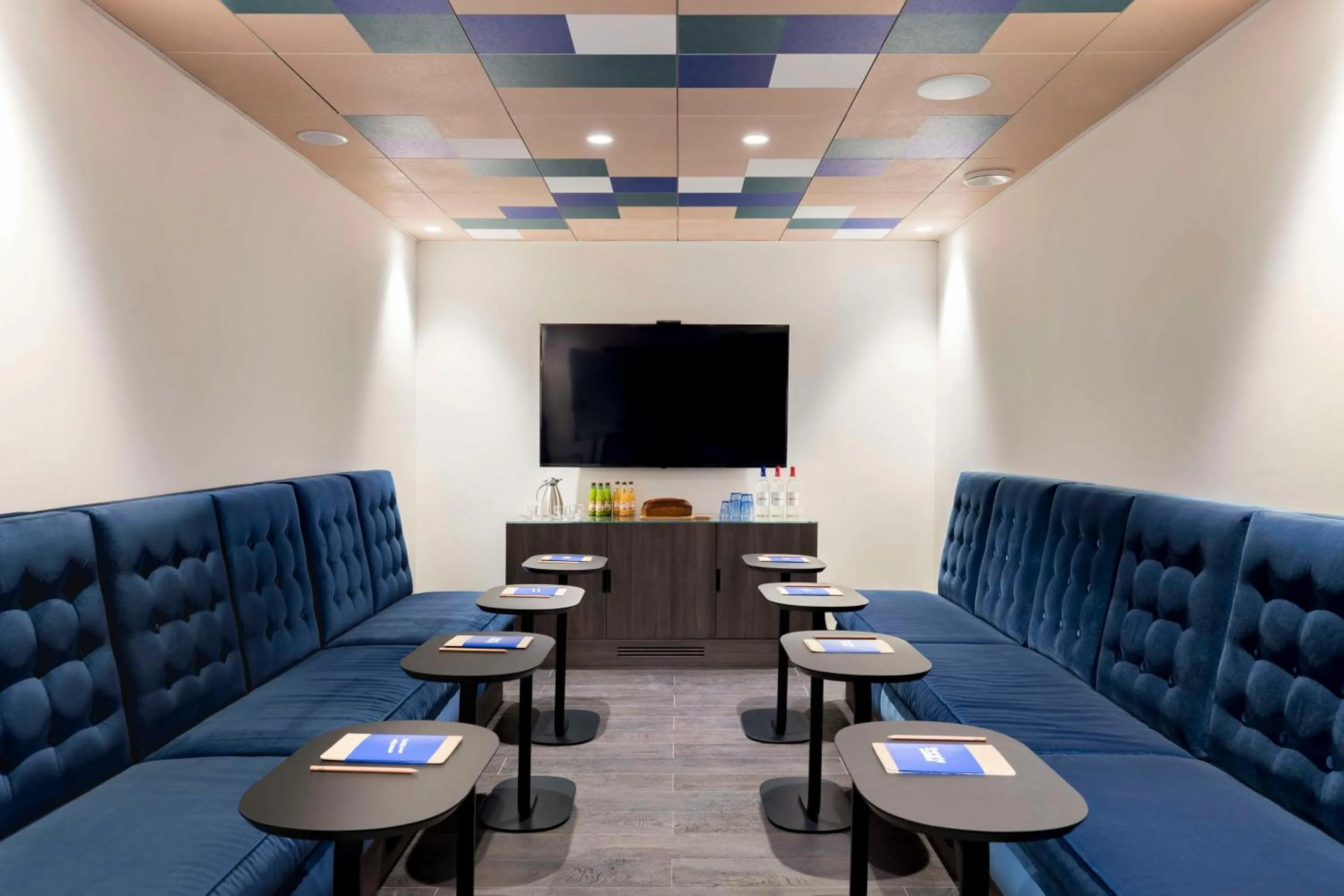 Meeting/conference room in FirstName Bordeaux, Part of JdV by Hyatt