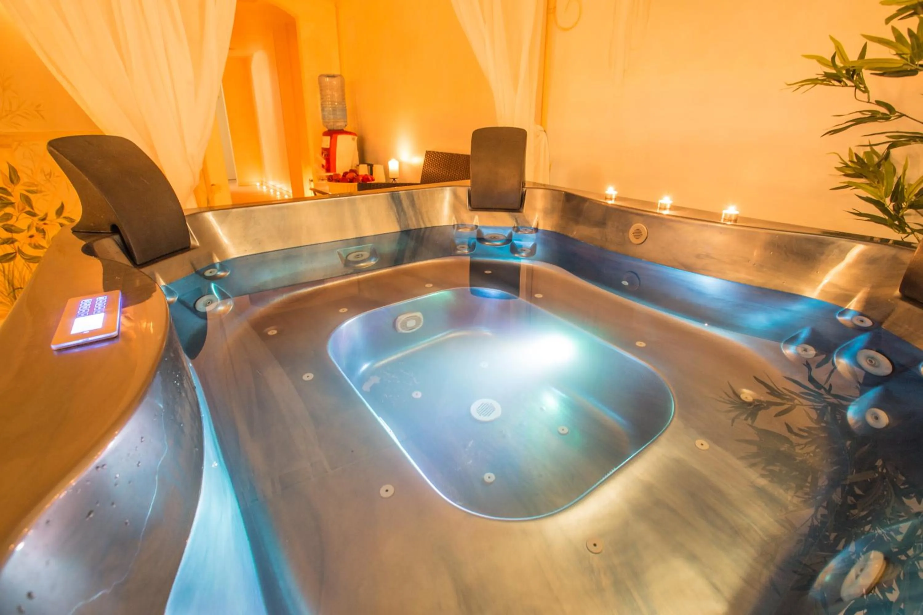 Hot Tub in Hotel Spiaggia d'Oro - Charme & Boutique - Garda Lake Collection