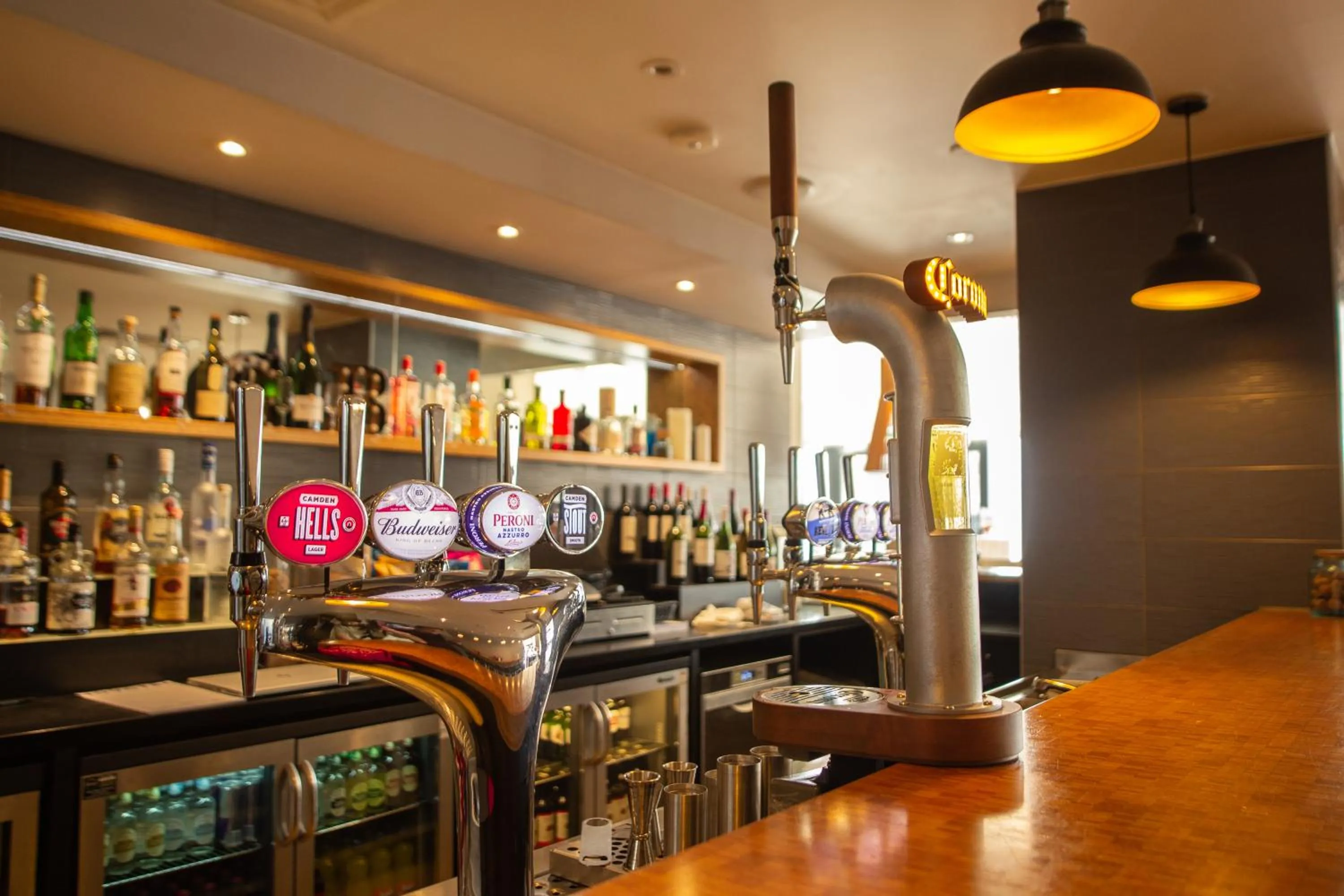 Lounge or bar in Novotel London Wembley