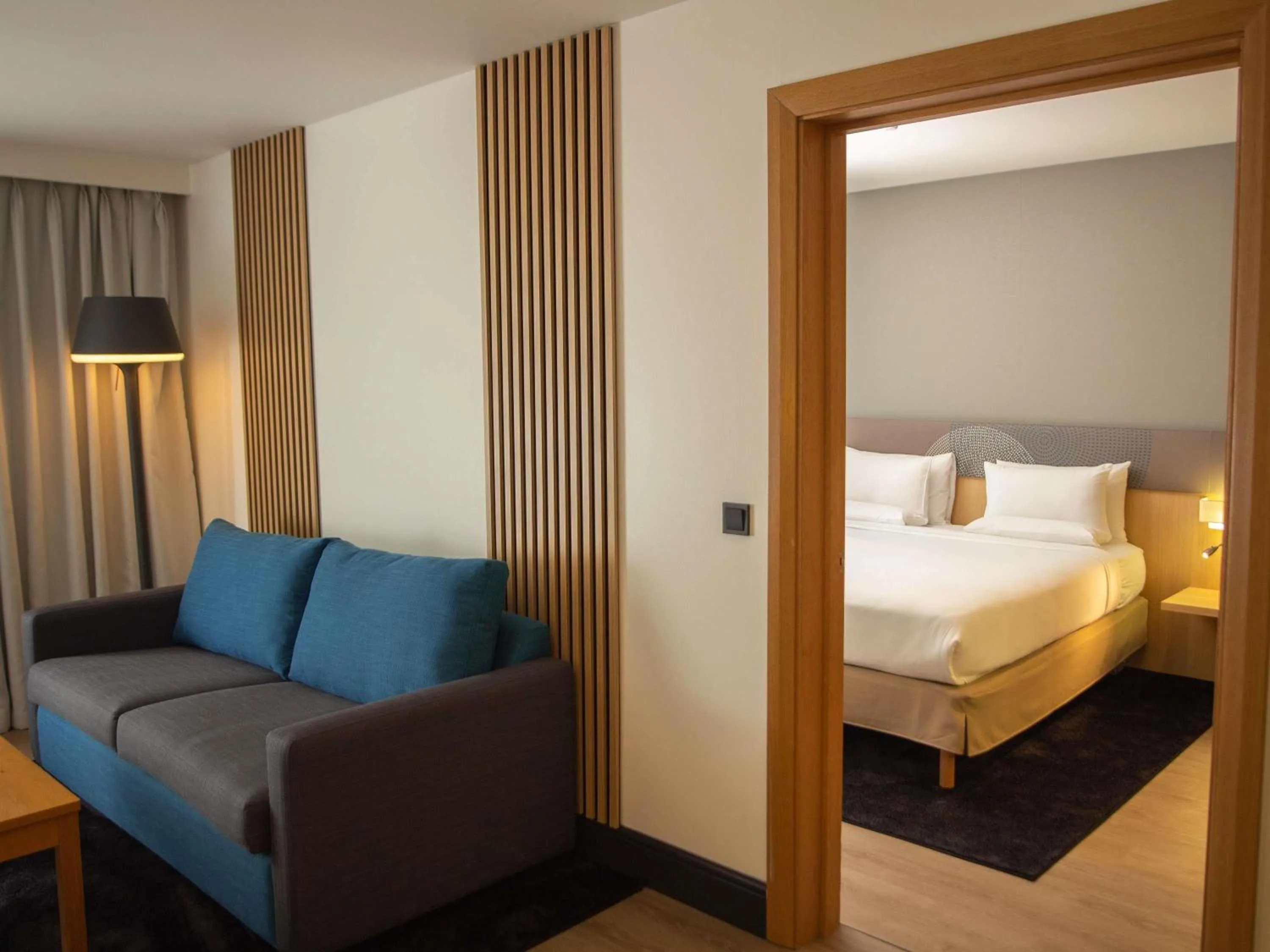 Bedroom, Bed in Novotel London Wembley