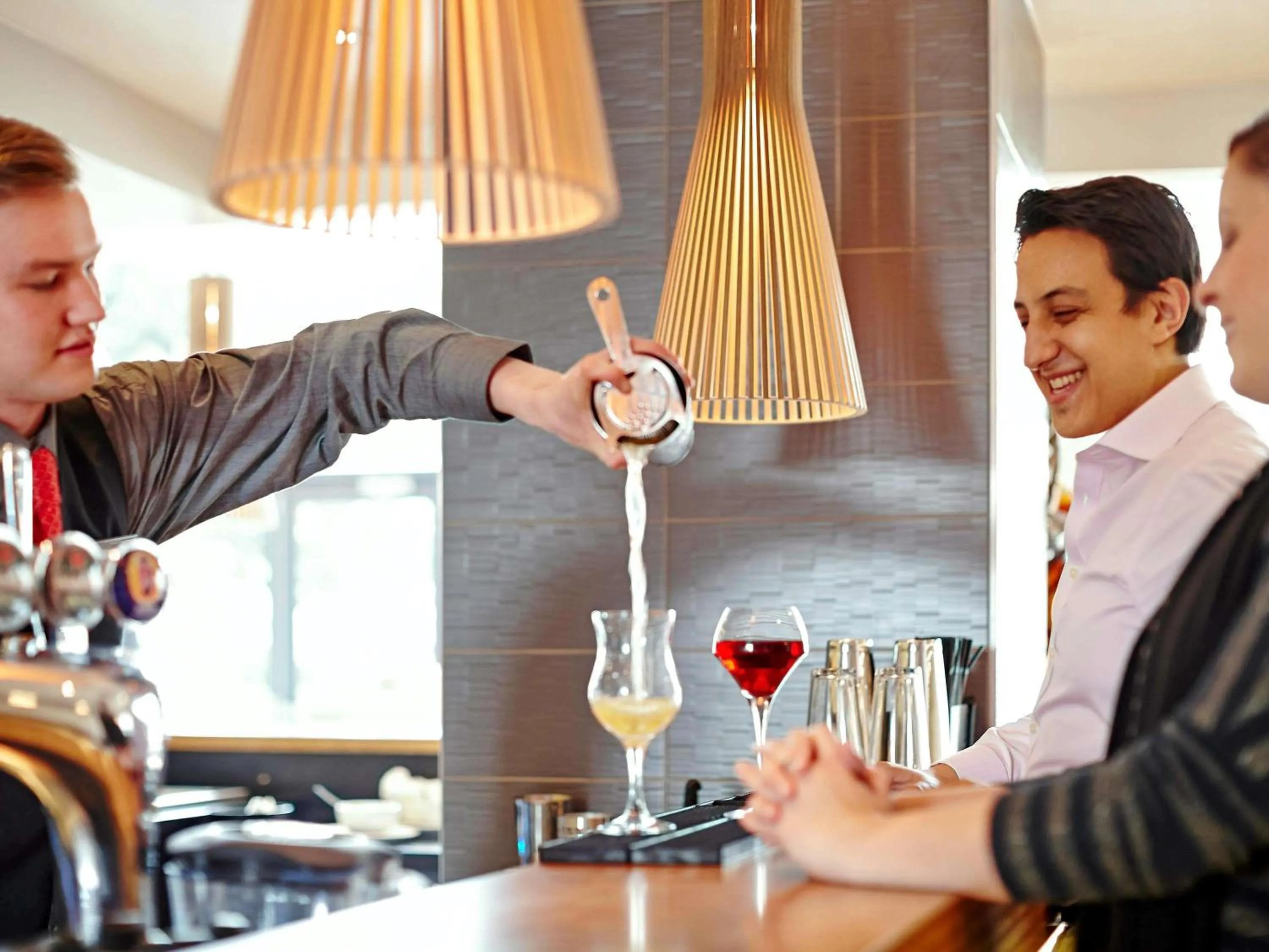 Lounge or bar in Novotel London Wembley