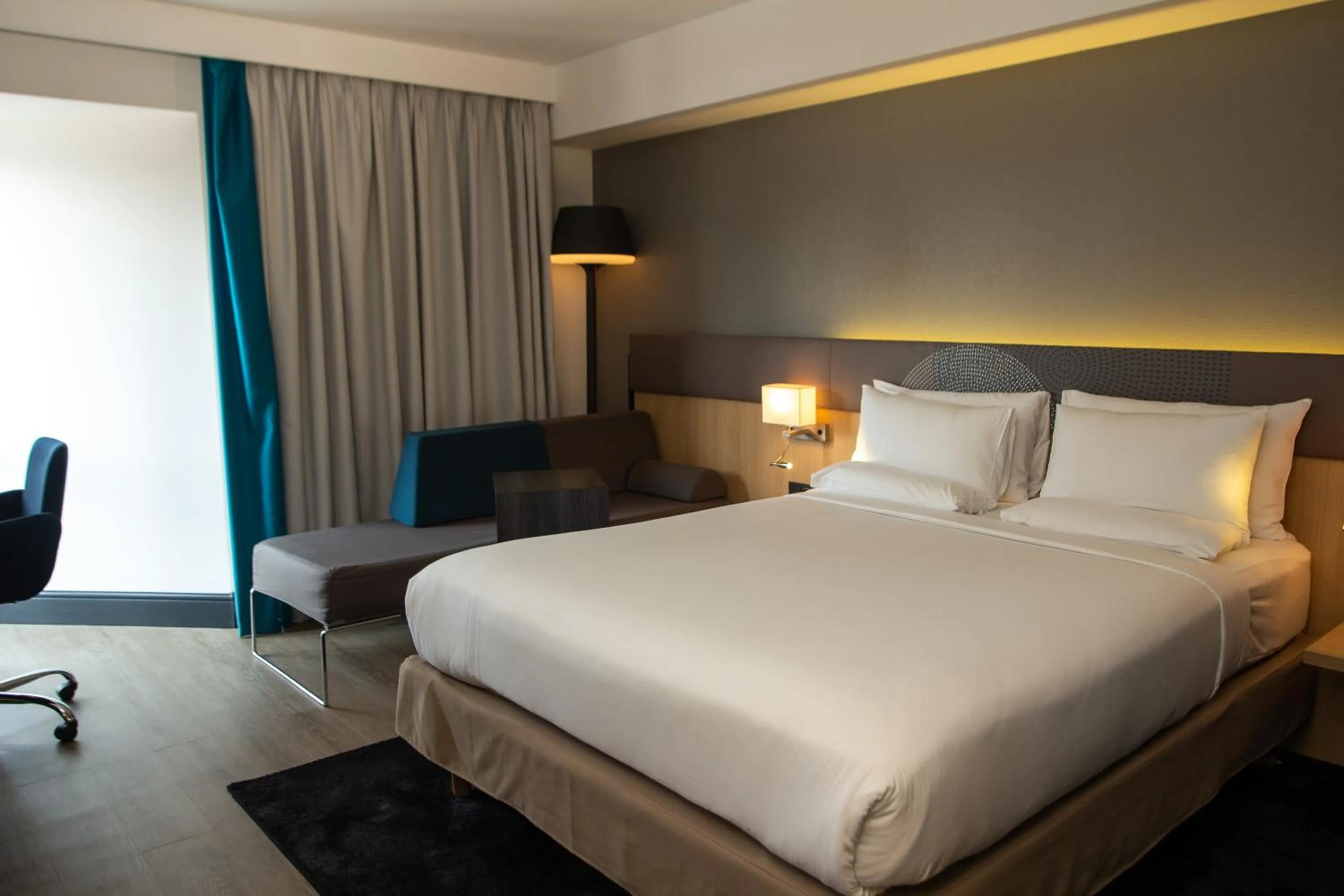 Bed in Novotel London Wembley