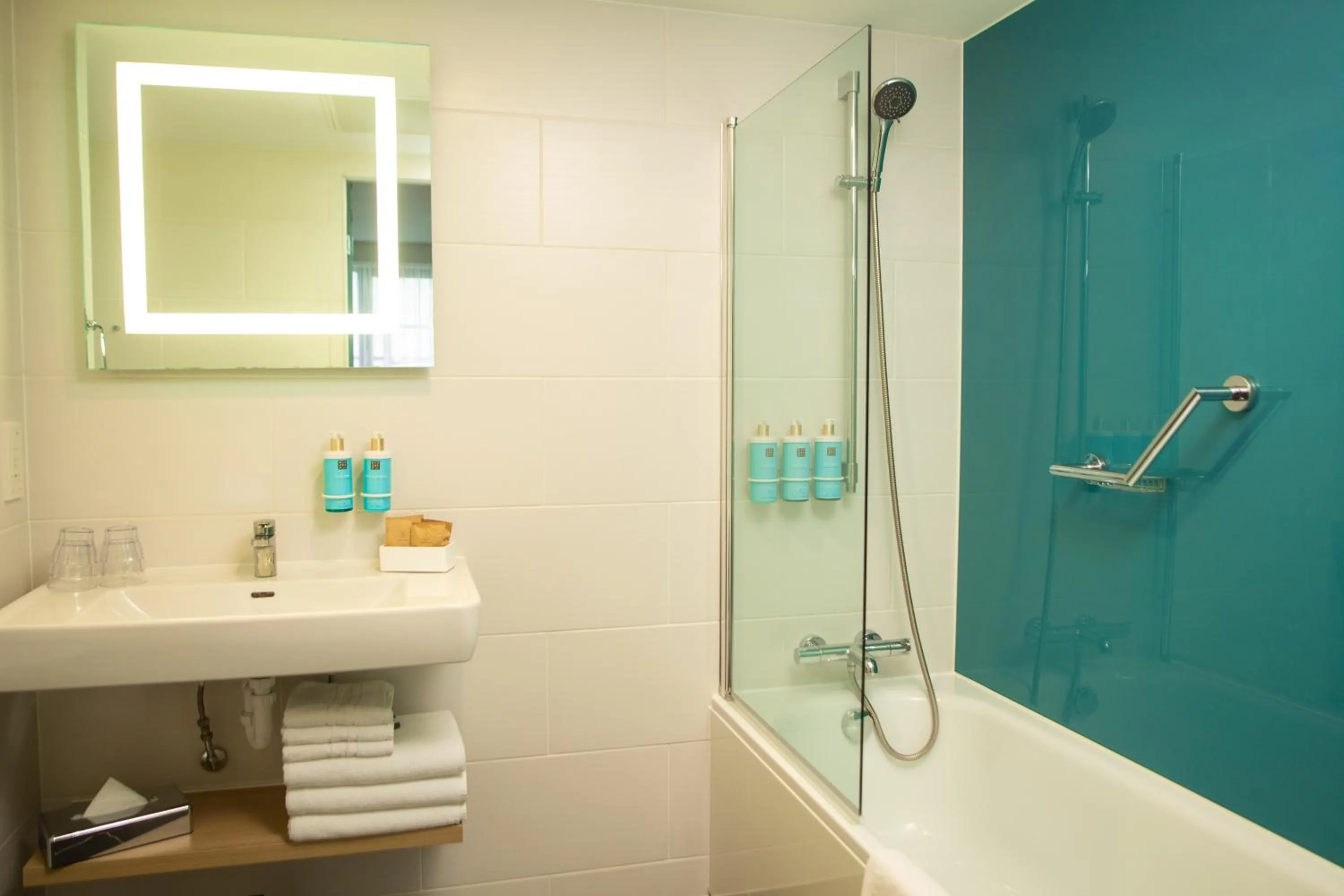 Bathroom in Novotel London Wembley