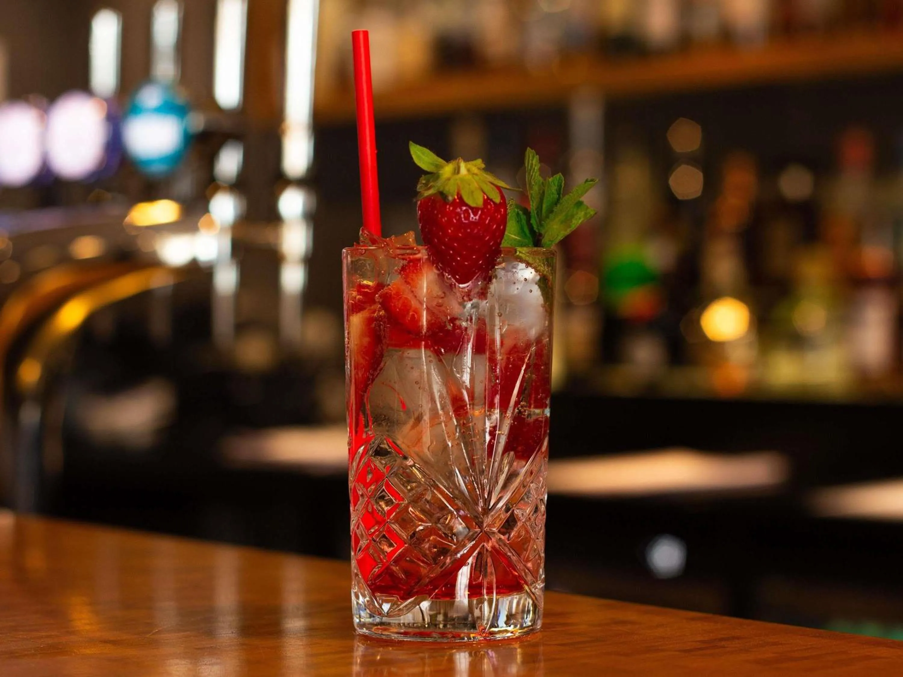 Lounge or bar in Novotel London Wembley