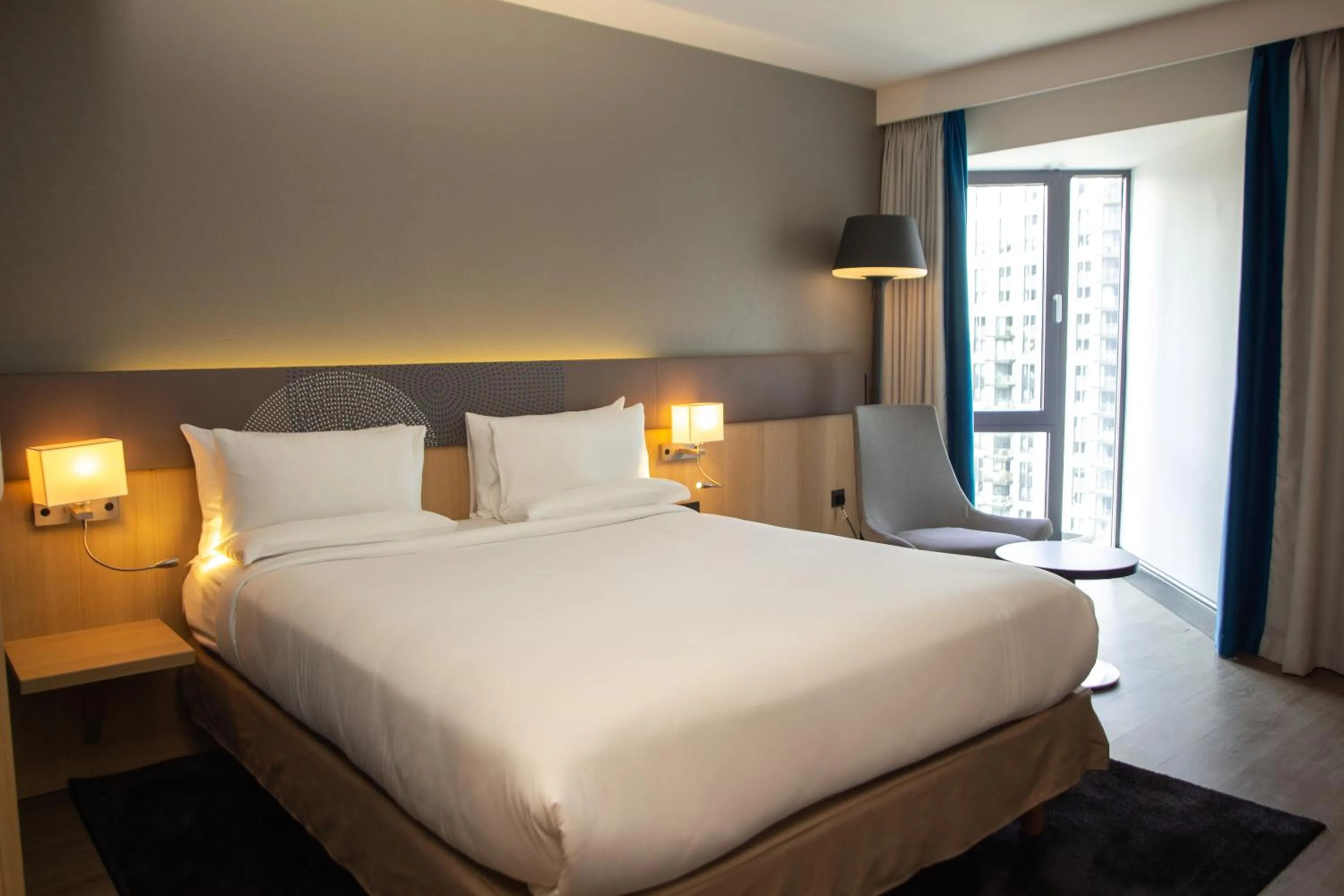 Bed in Novotel London Wembley