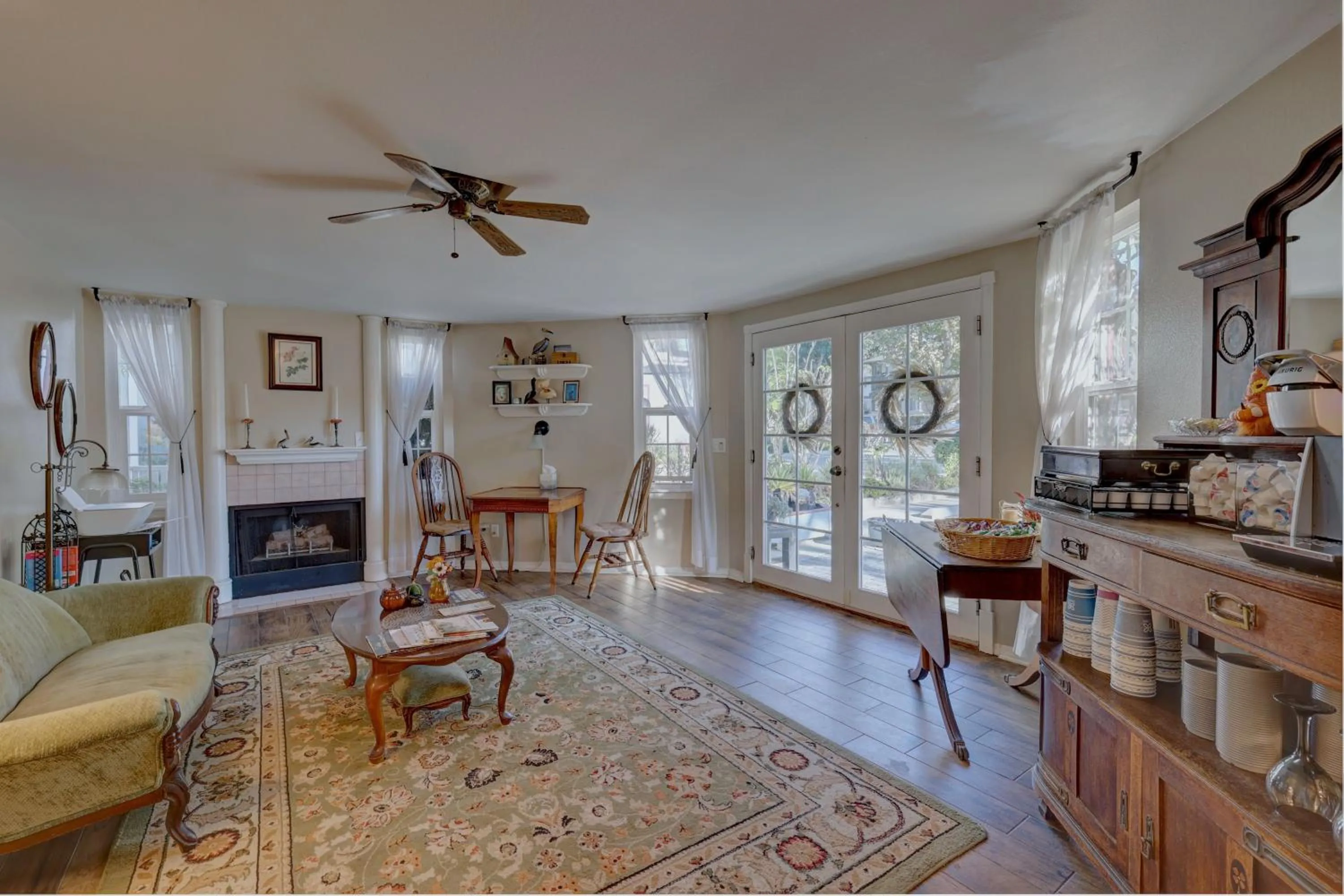 Seating area in Pelican Cove Inn