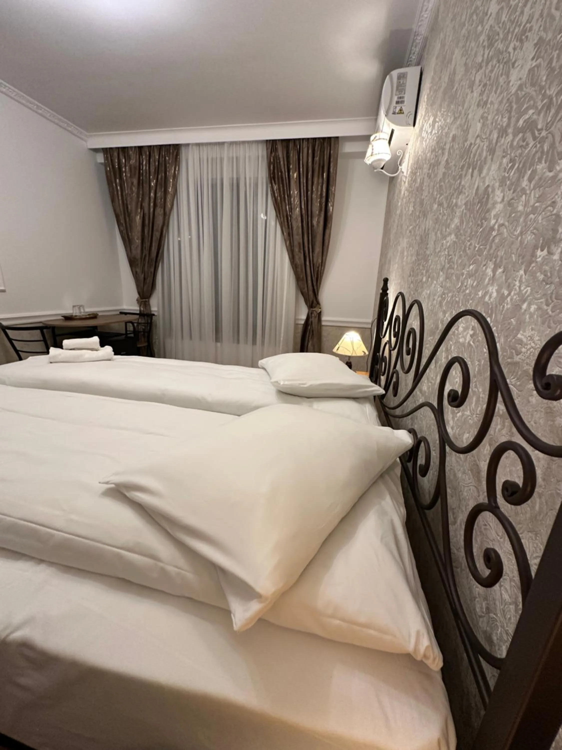 Bed in Hotel Boutique Cathedral Plaza Residences room for rent downtown