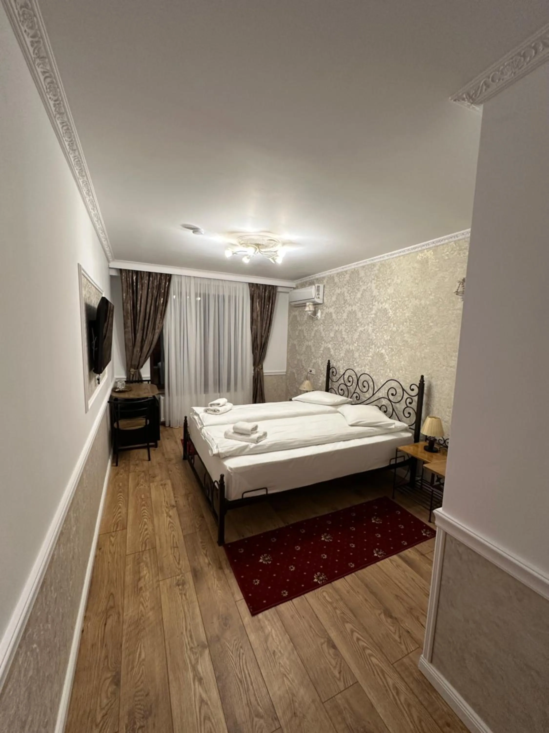 Bed in Hotel Boutique Cathedral Plaza Residences room for rent downtown