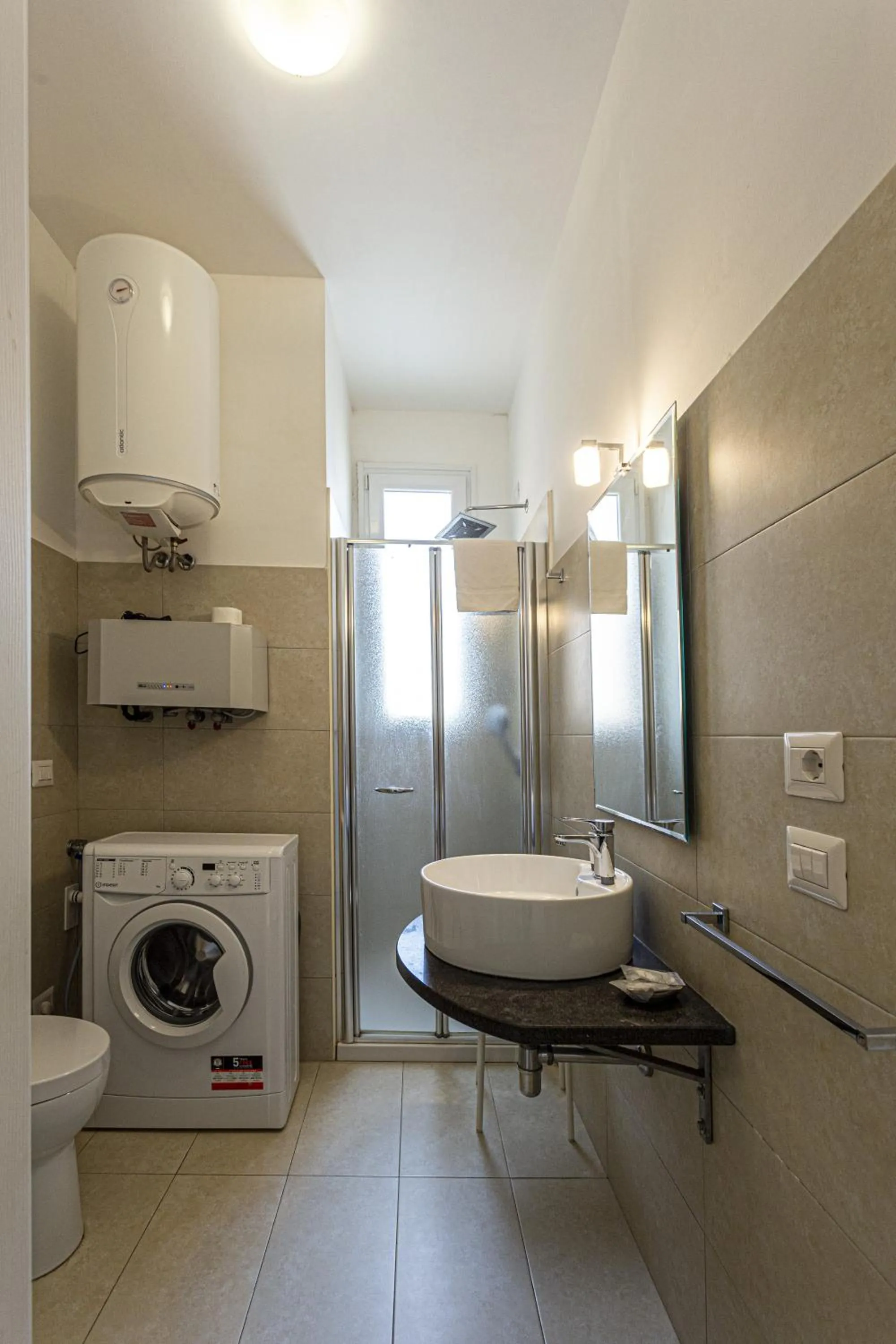 Shower in Stella del mare Apartments