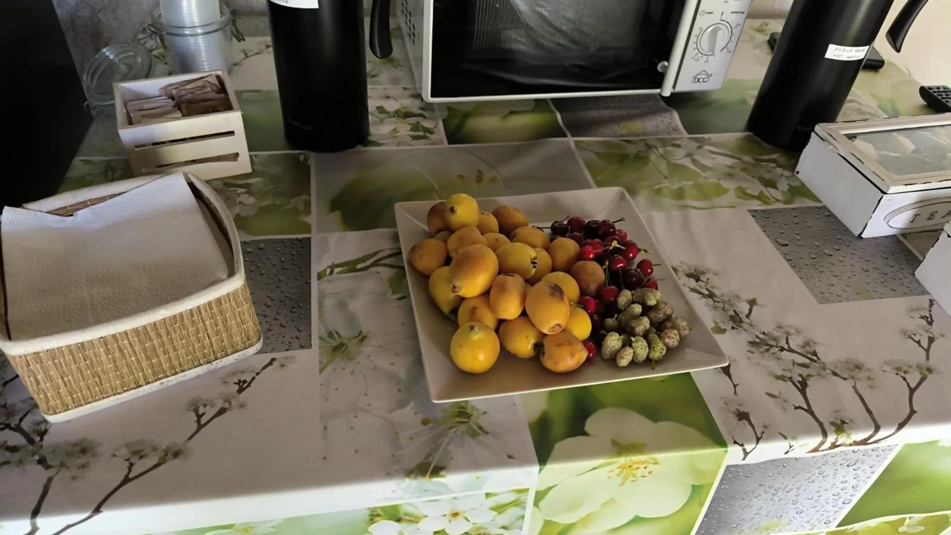 Communal lounge/ TV room in Stella del mare Apartments