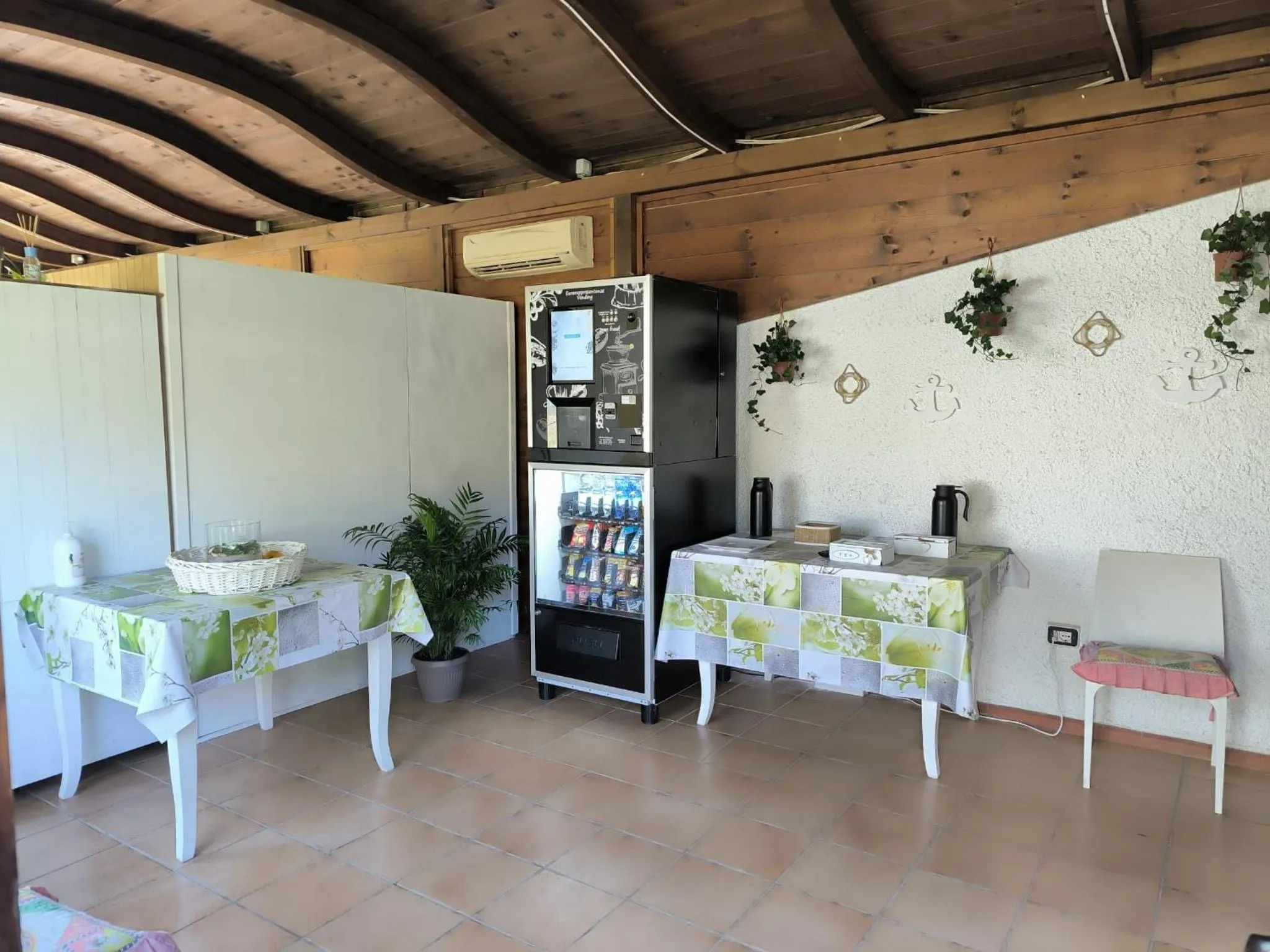 Communal lounge/ TV room in Stella del mare Apartments