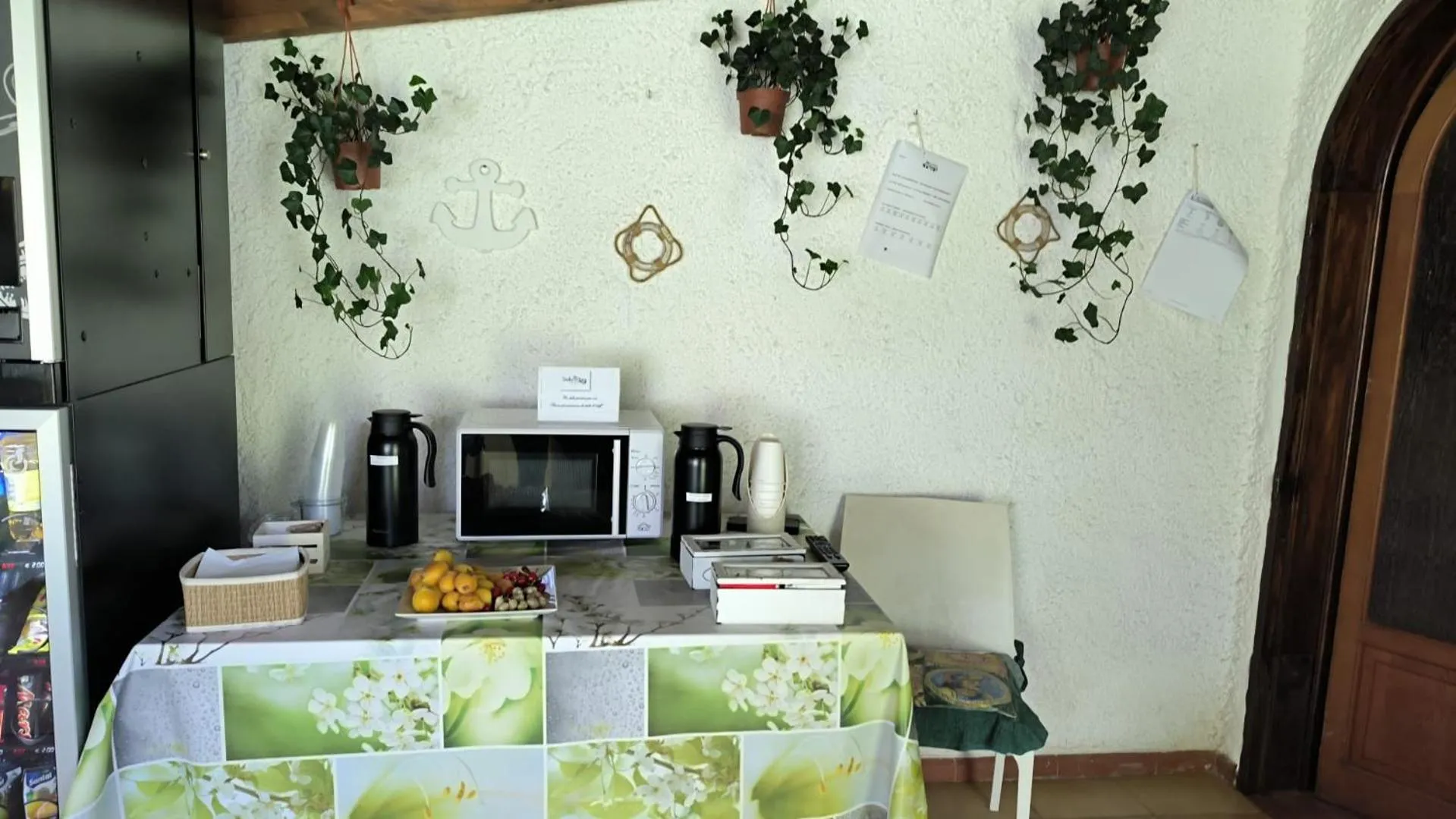 Communal lounge/ TV room in Stella del mare Apartments