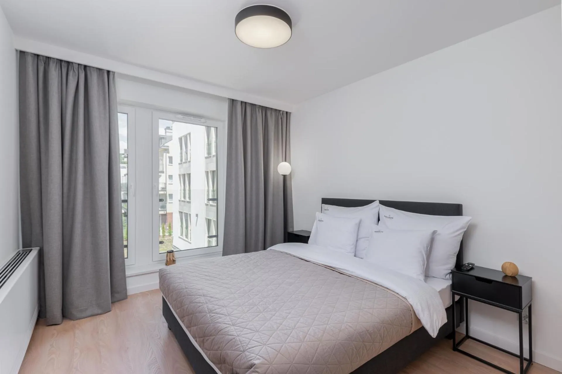 Bed in EXCLUSIVE Aparthotel Kraków Lubicz 40