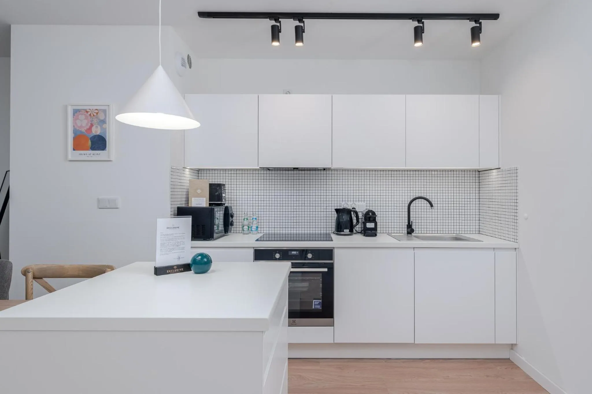 Kitchen or kitchenette in EXCLUSIVE Aparthotel Kraków Lubicz 40