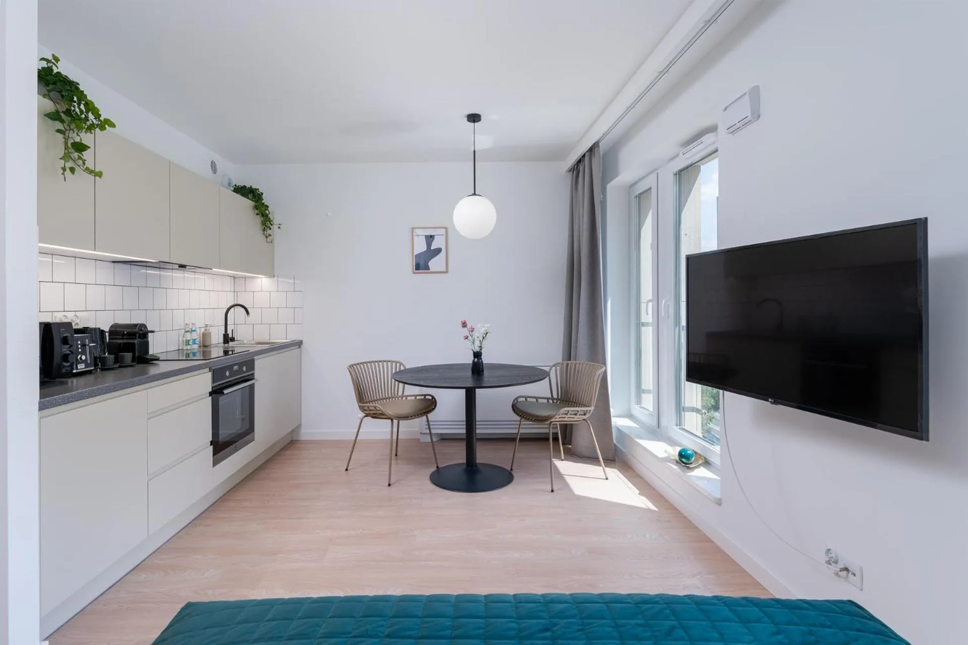 Kitchen or kitchenette in EXCLUSIVE Aparthotel Kraków Lubicz 40