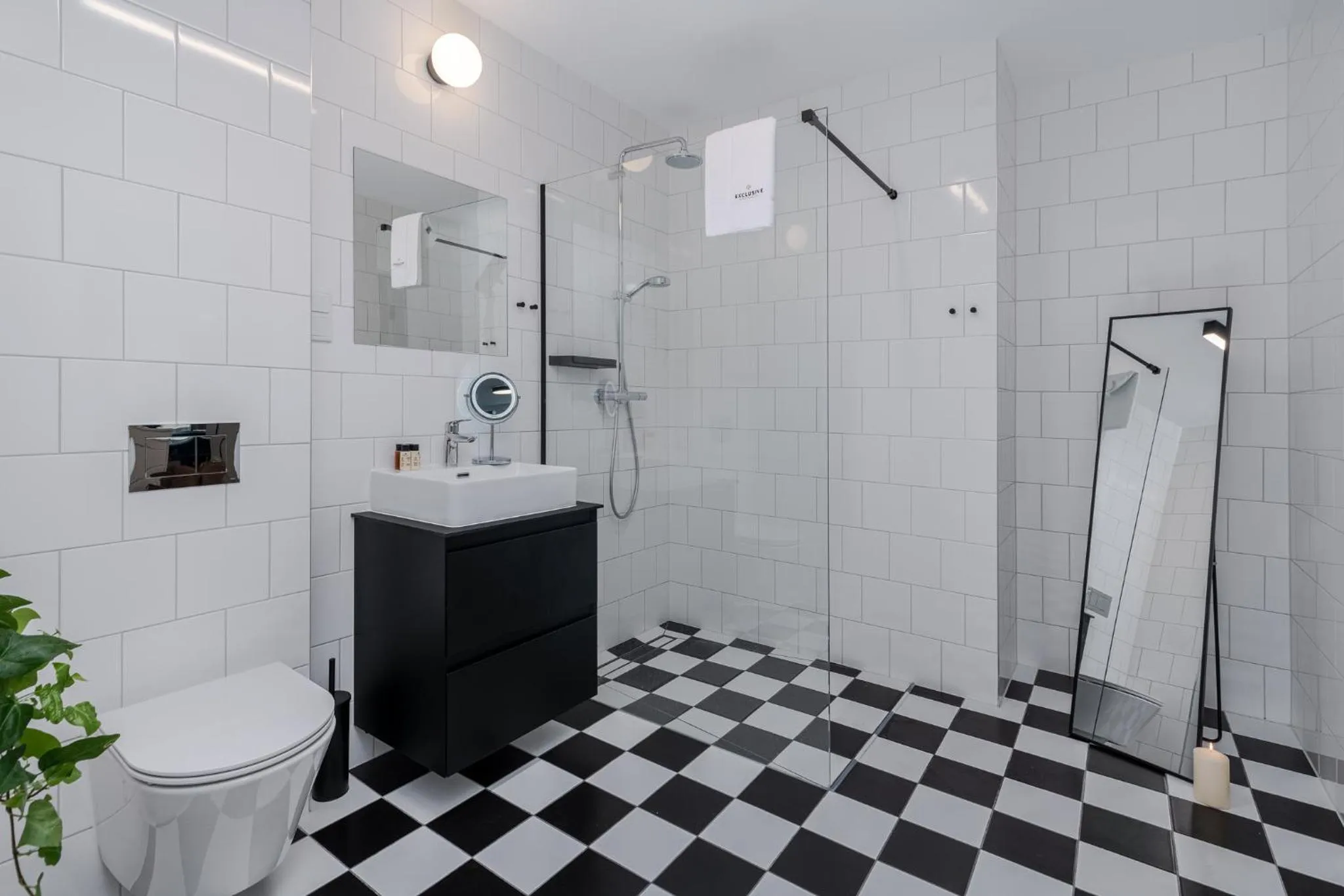 Shower in EXCLUSIVE Aparthotel Kraków Lubicz 40