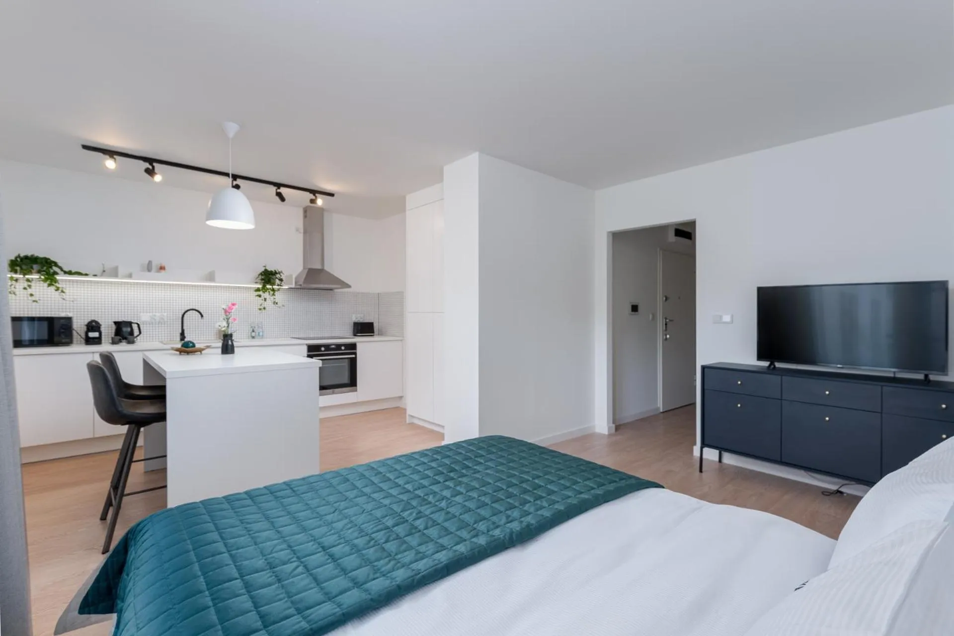 Photo of the whole room in EXCLUSIVE Aparthotel Kraków Lubicz 40