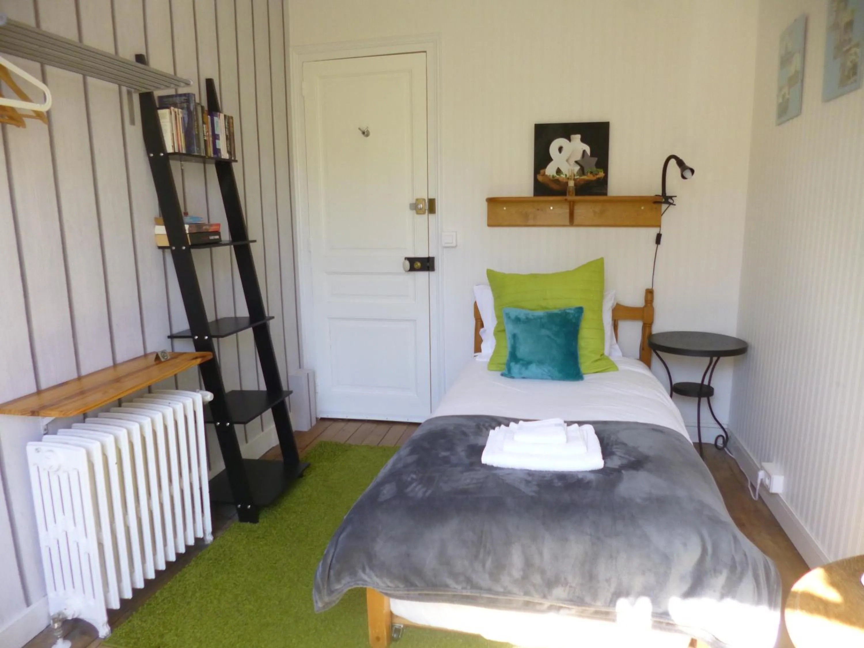 Single Room with Private Bathroom in La Maison Du Marchand