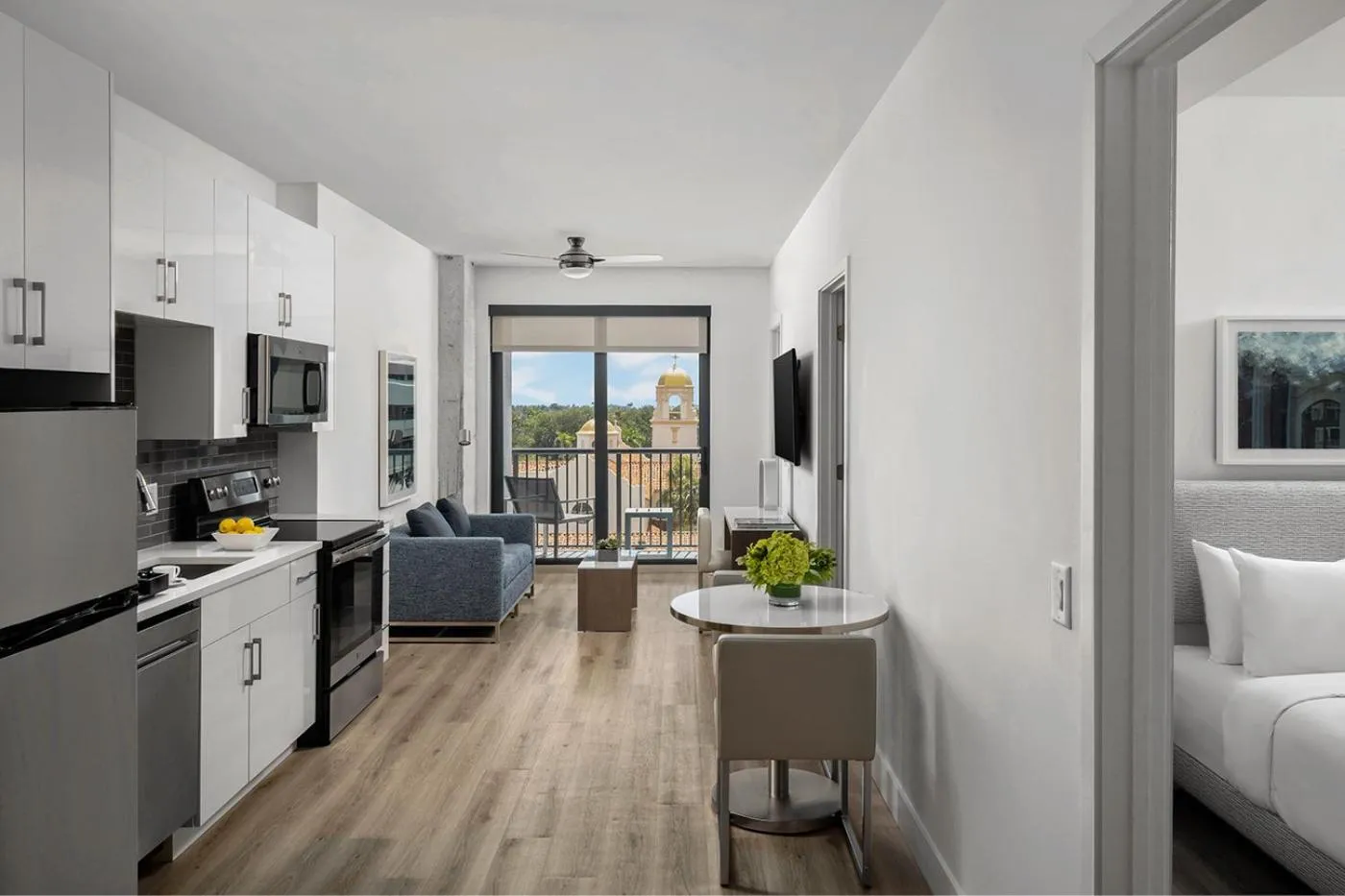 Living room, Bed in AKA West Palm