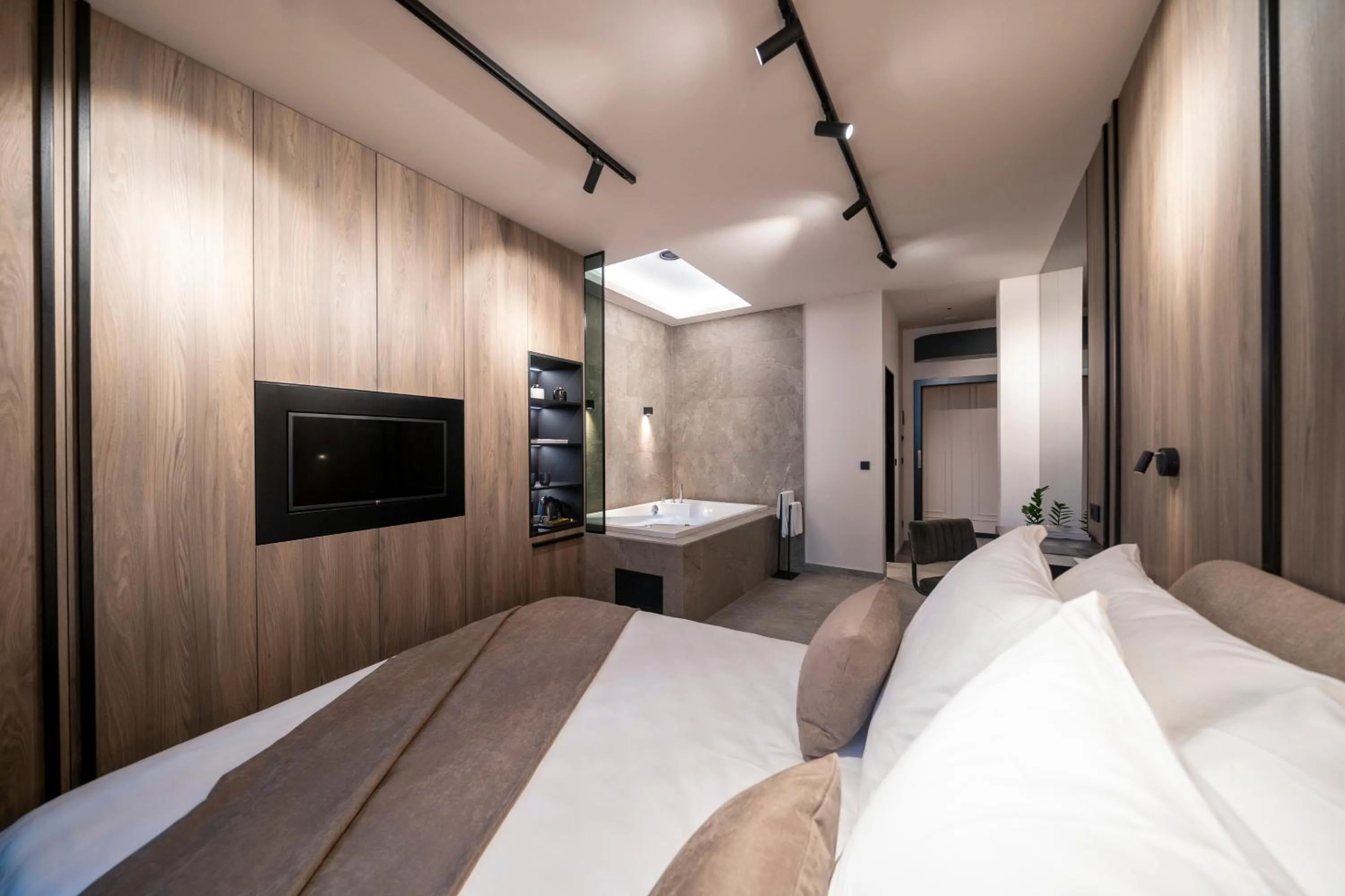 TV and multimedia, Bed in VELVET rooms & more