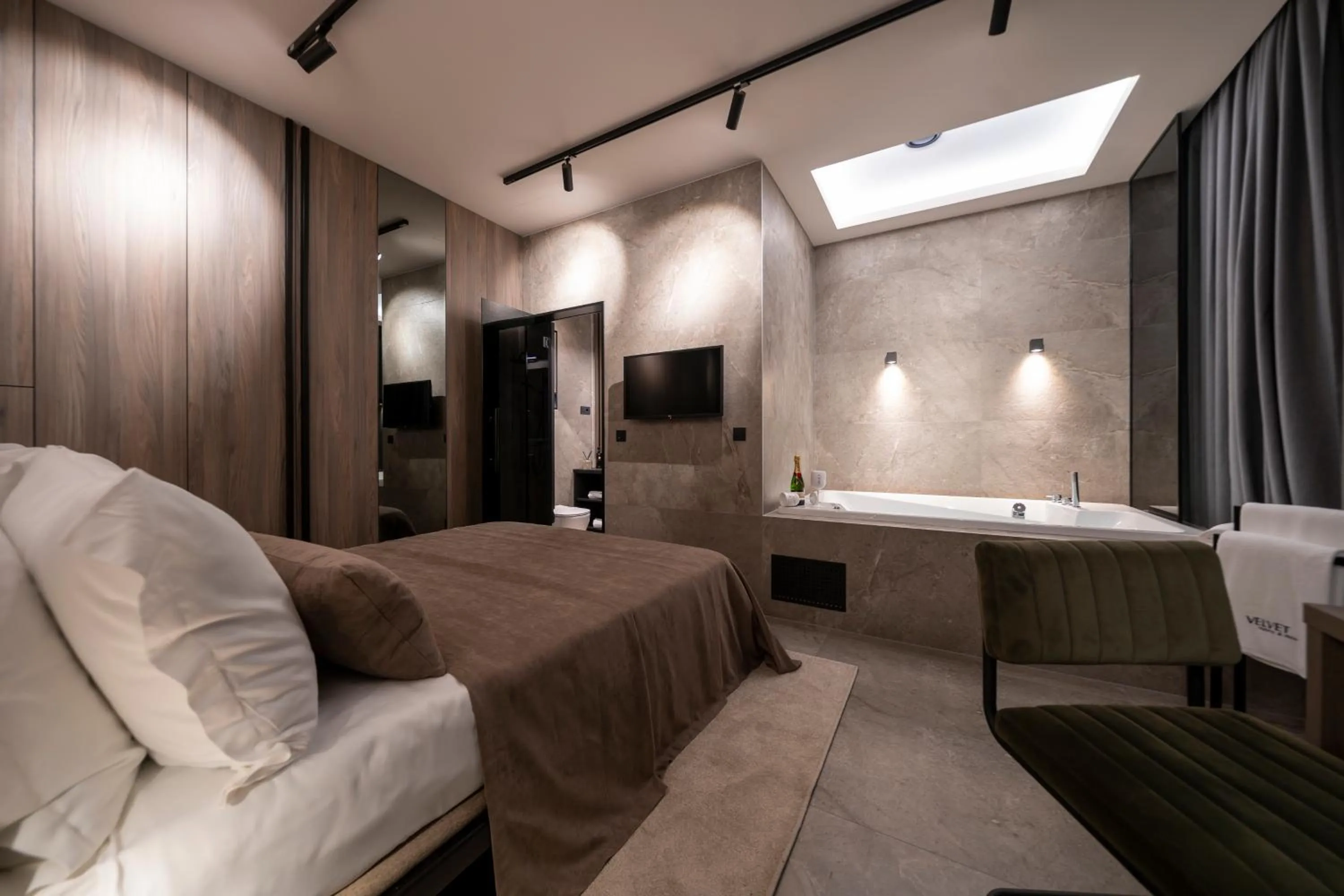 Photo of the whole room in VELVET rooms & more