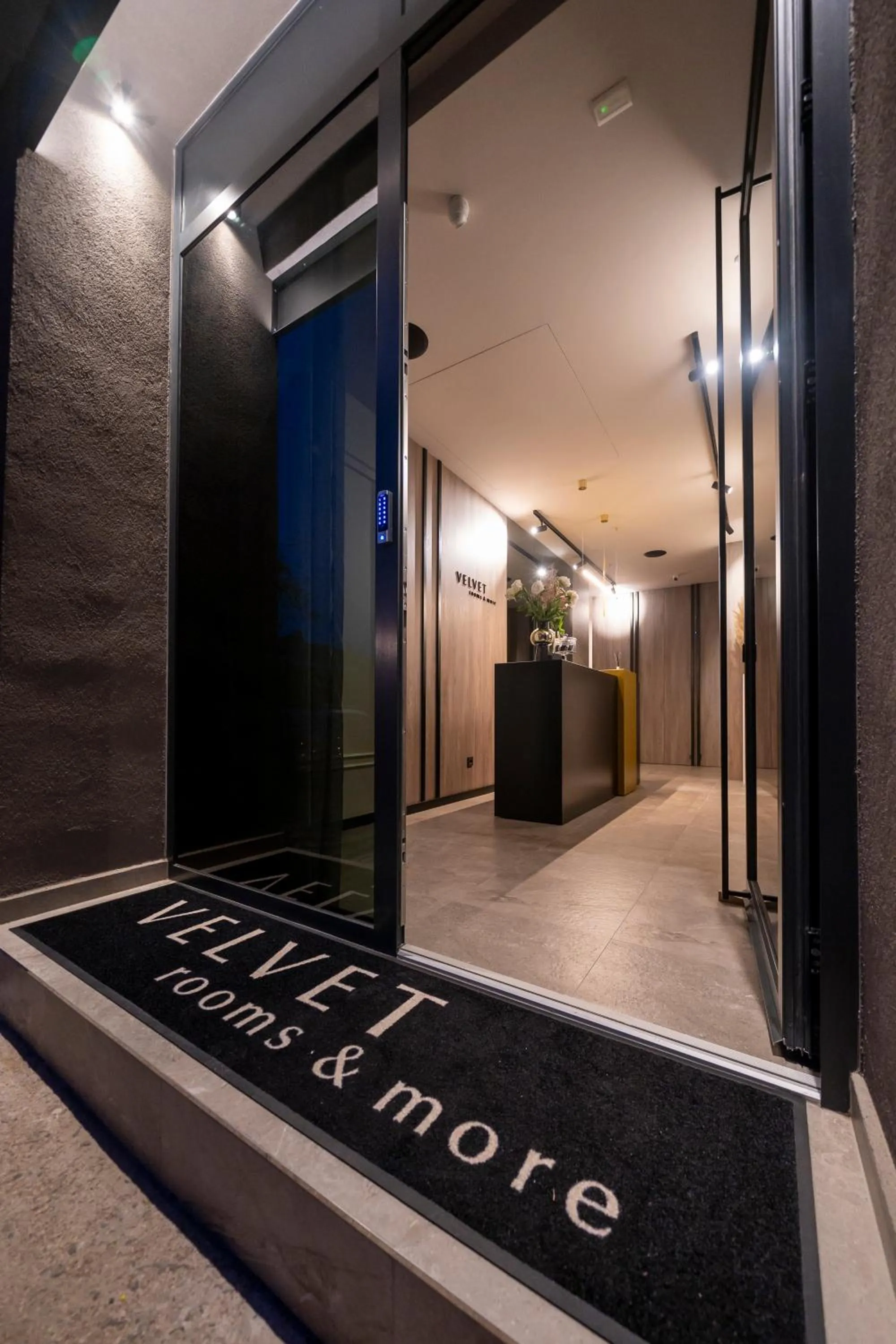 Facade/entrance in VELVET rooms & more