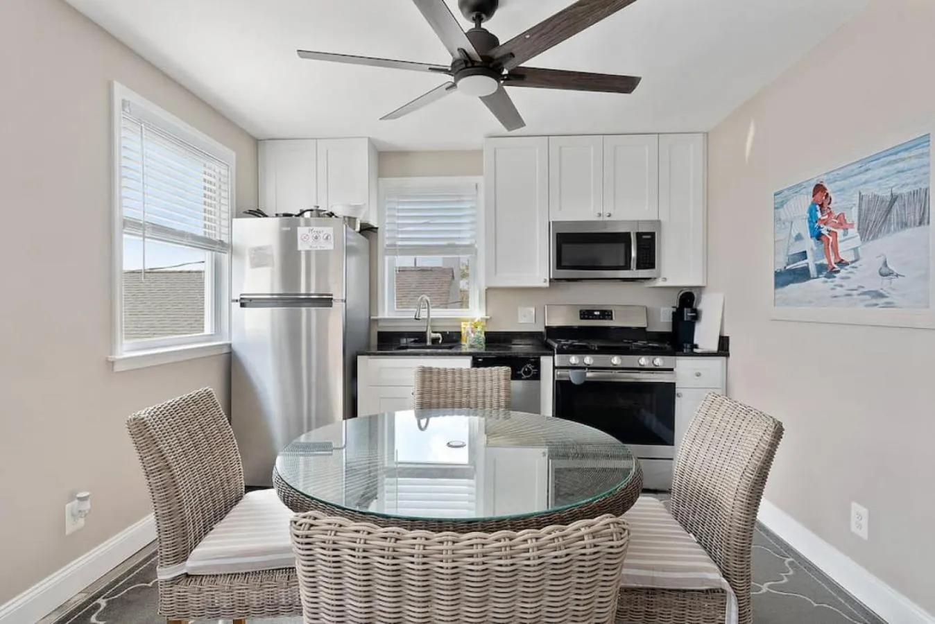 Dining area in Unit B 2nd fl 2nd fl Hideaway 2 Block to Beach Parking