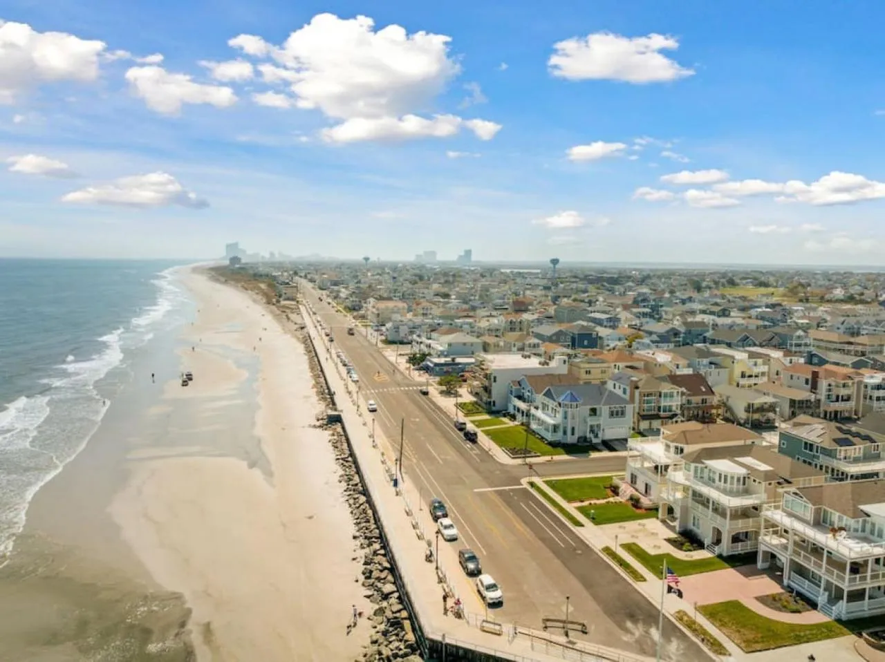 Off site in Unit B 2nd fl 2nd fl Hideaway 2 Block to Beach Parking