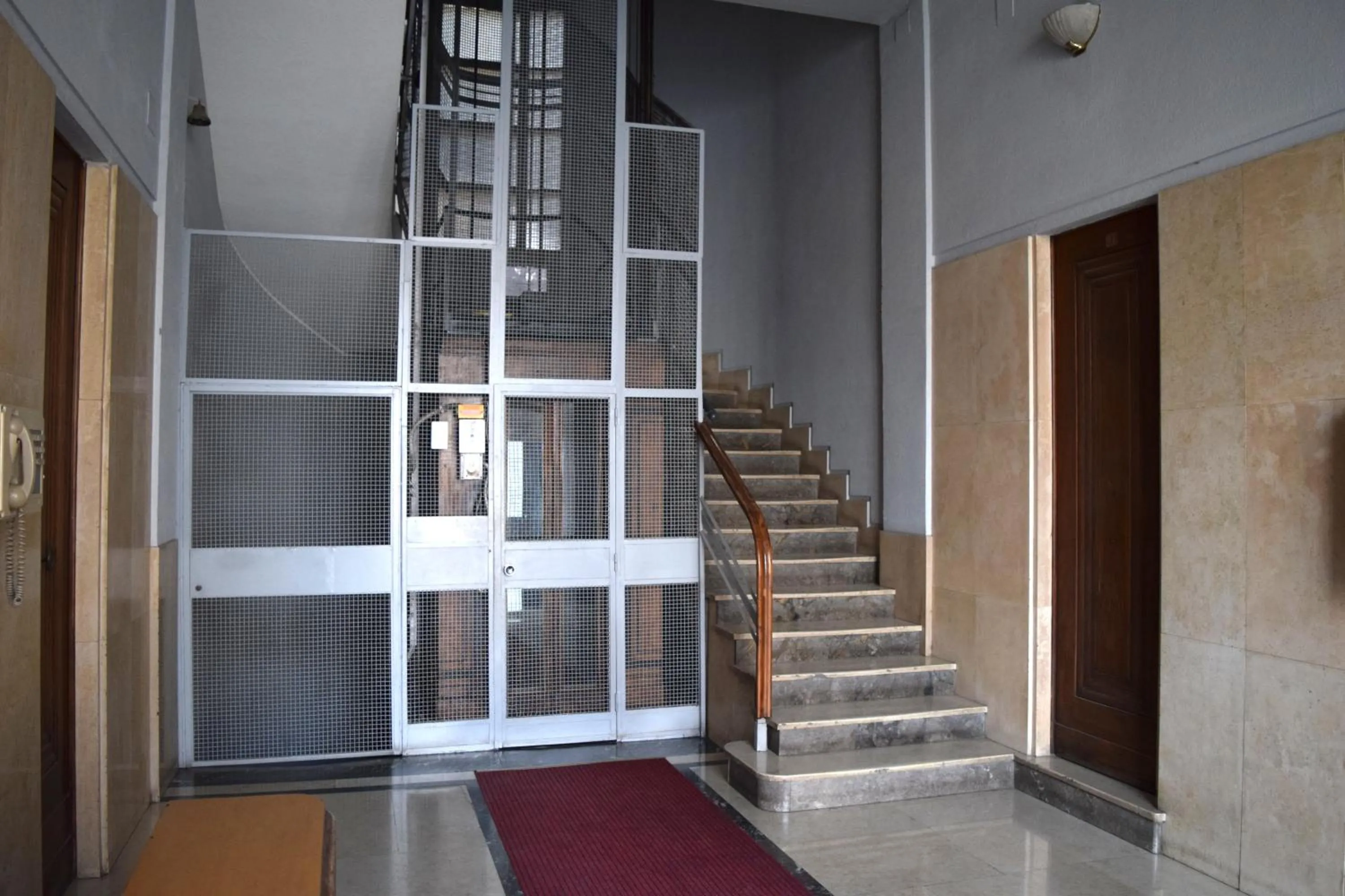 Facade/entrance in Casa Cavour