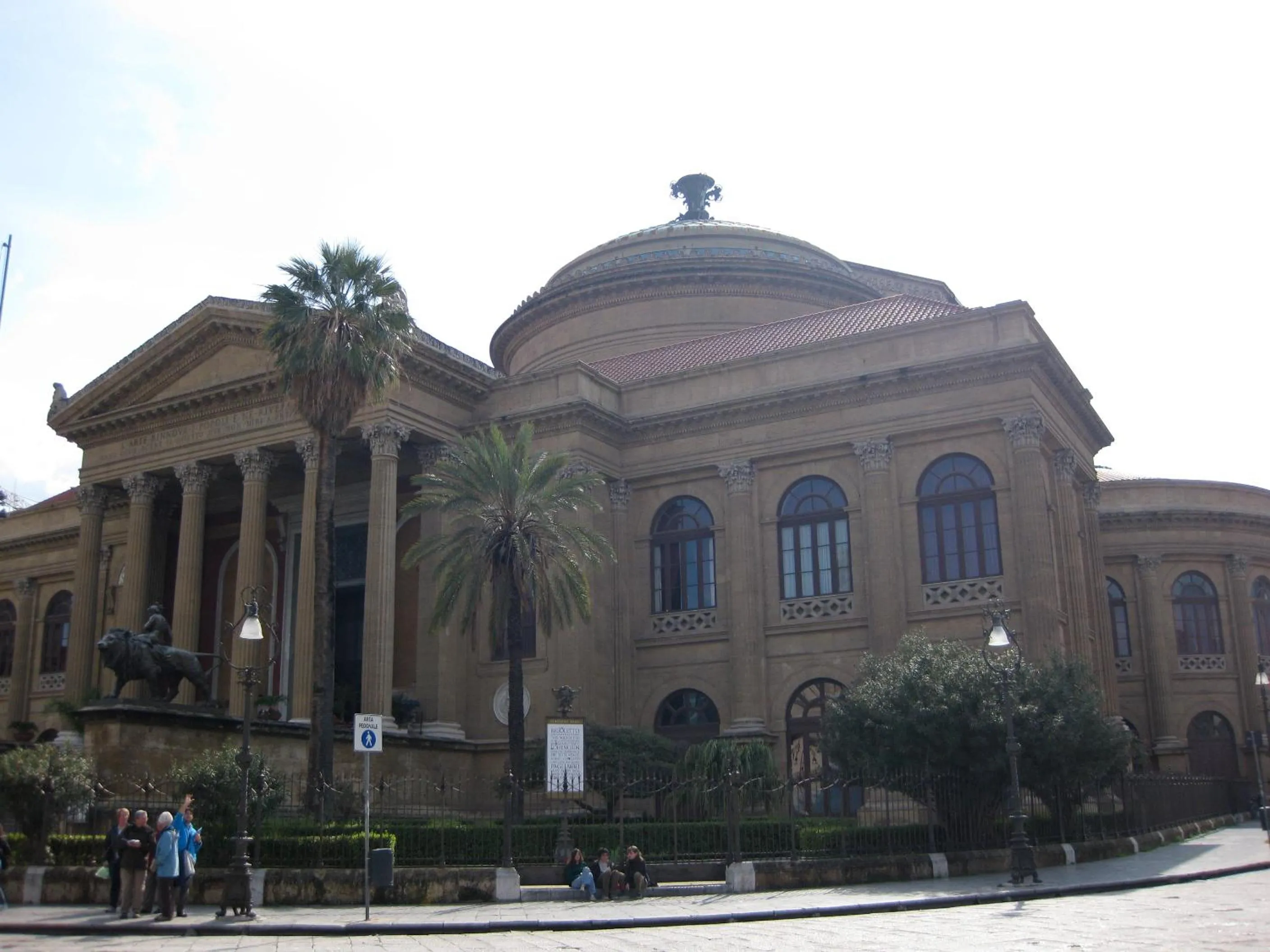 Nearby landmark in Casa Cavour