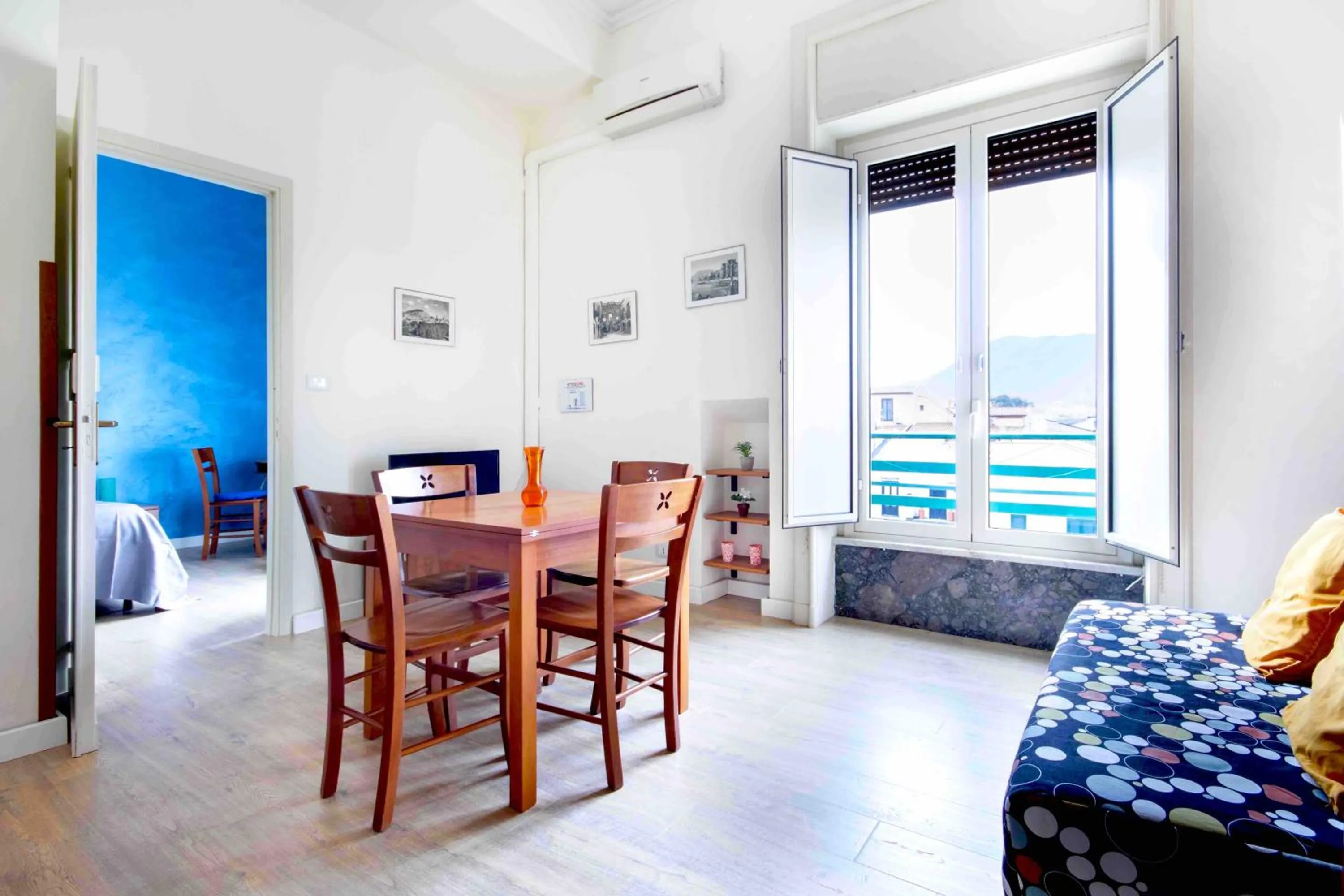 Living room, Bed in Casa Cavour