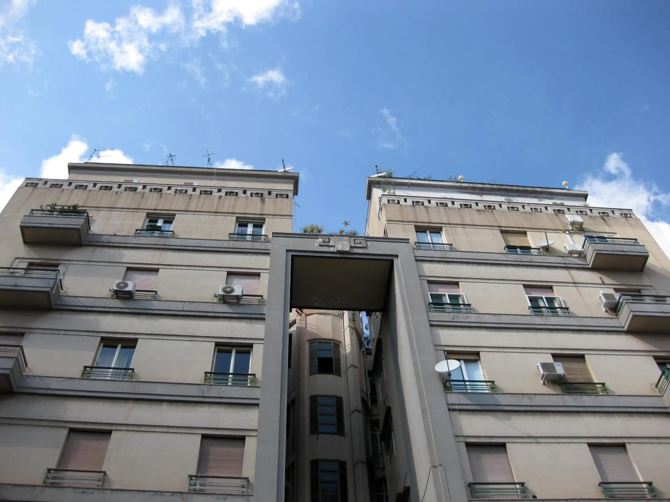 Property building in Casa Cavour