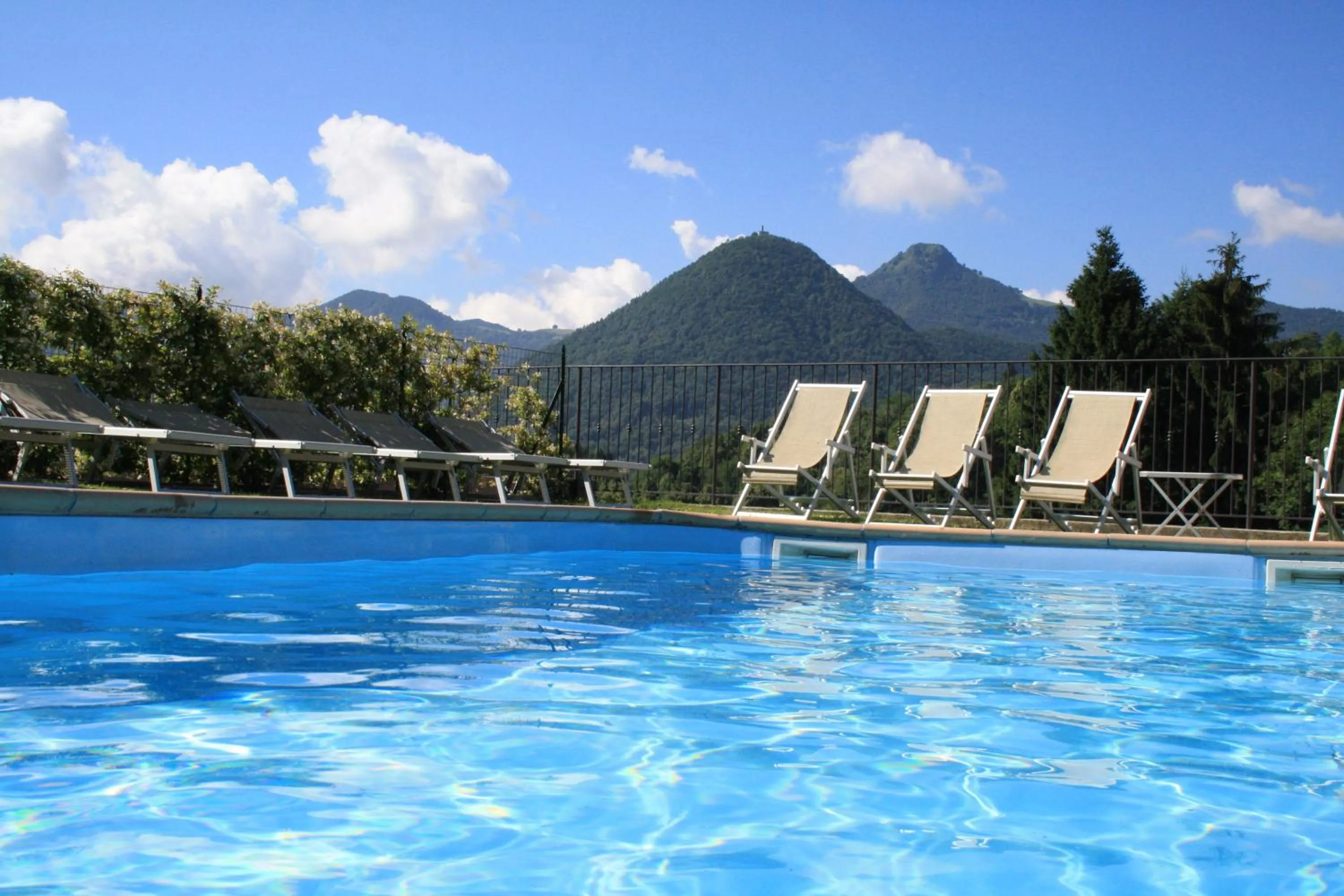 Swimming pool in Hotel La Torre