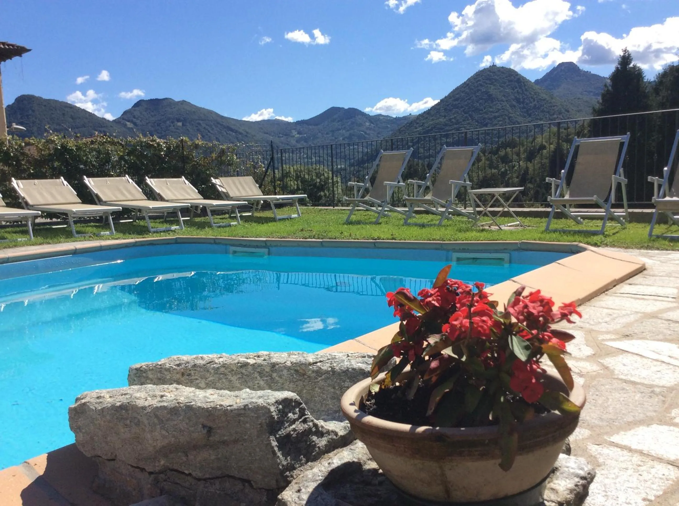 Swimming pool in Hotel La Torre