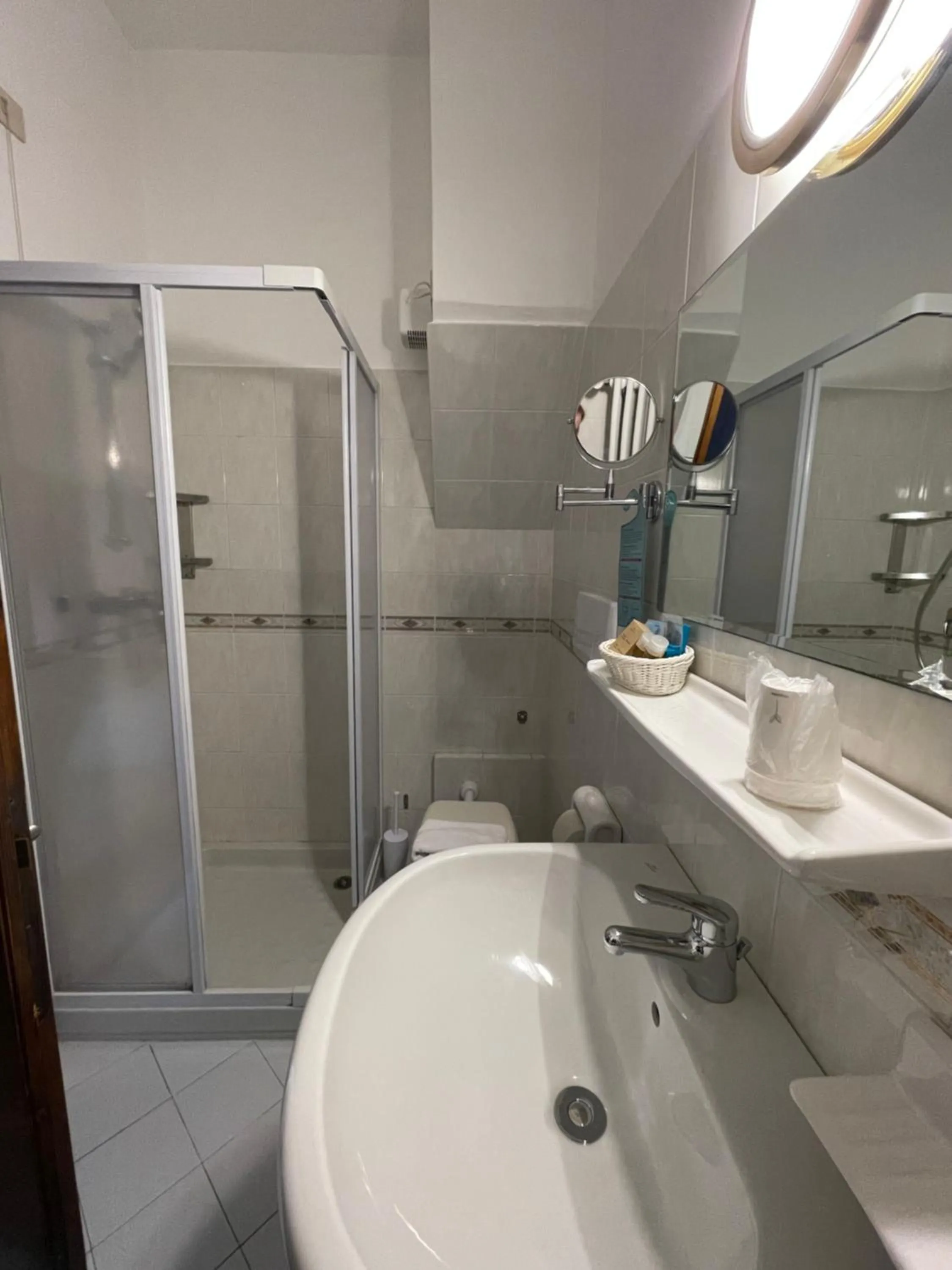 Shower in Hotel La Torre