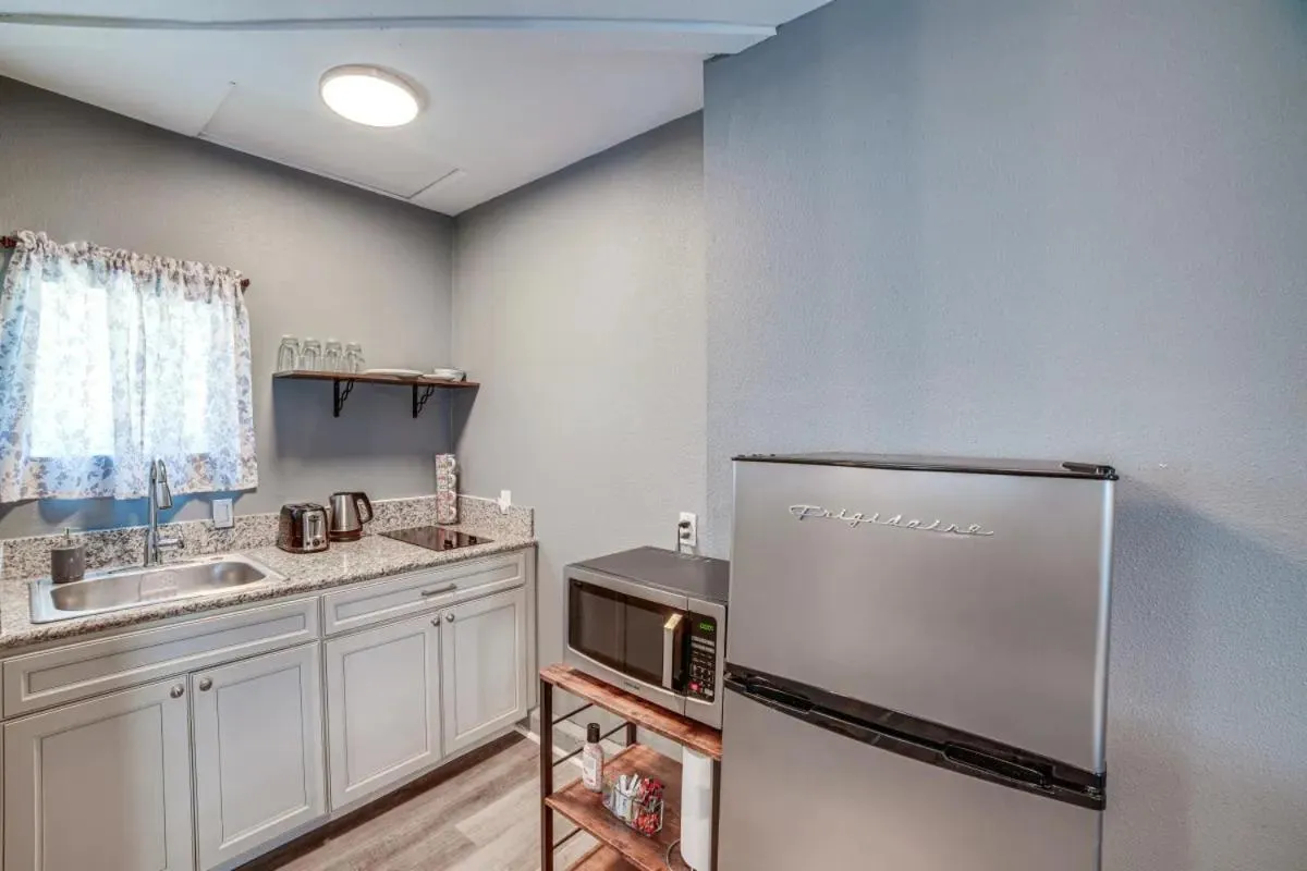 Spacious Studio with Private Entry