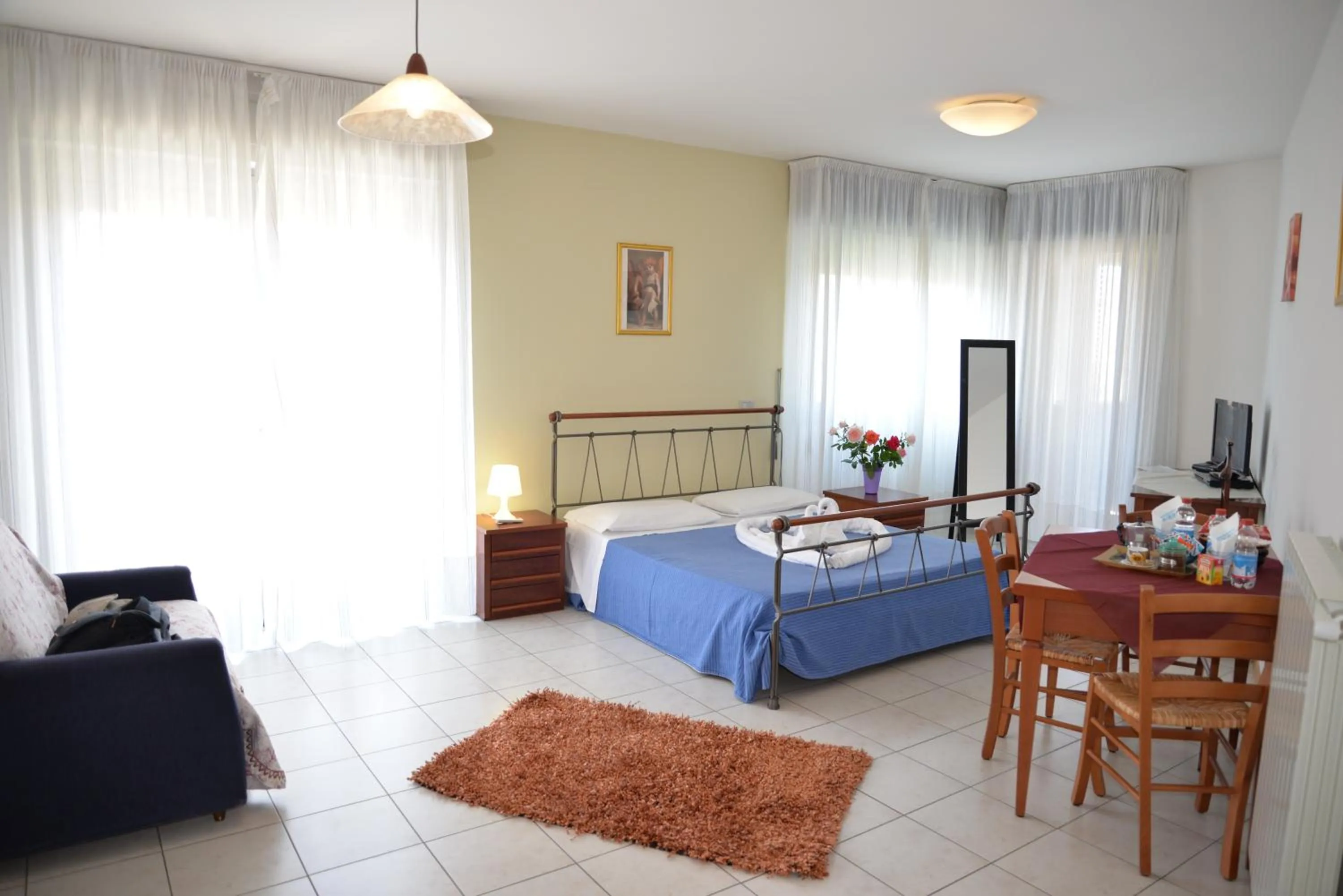 Photo of the whole room, Bed in Residence Le Corniole