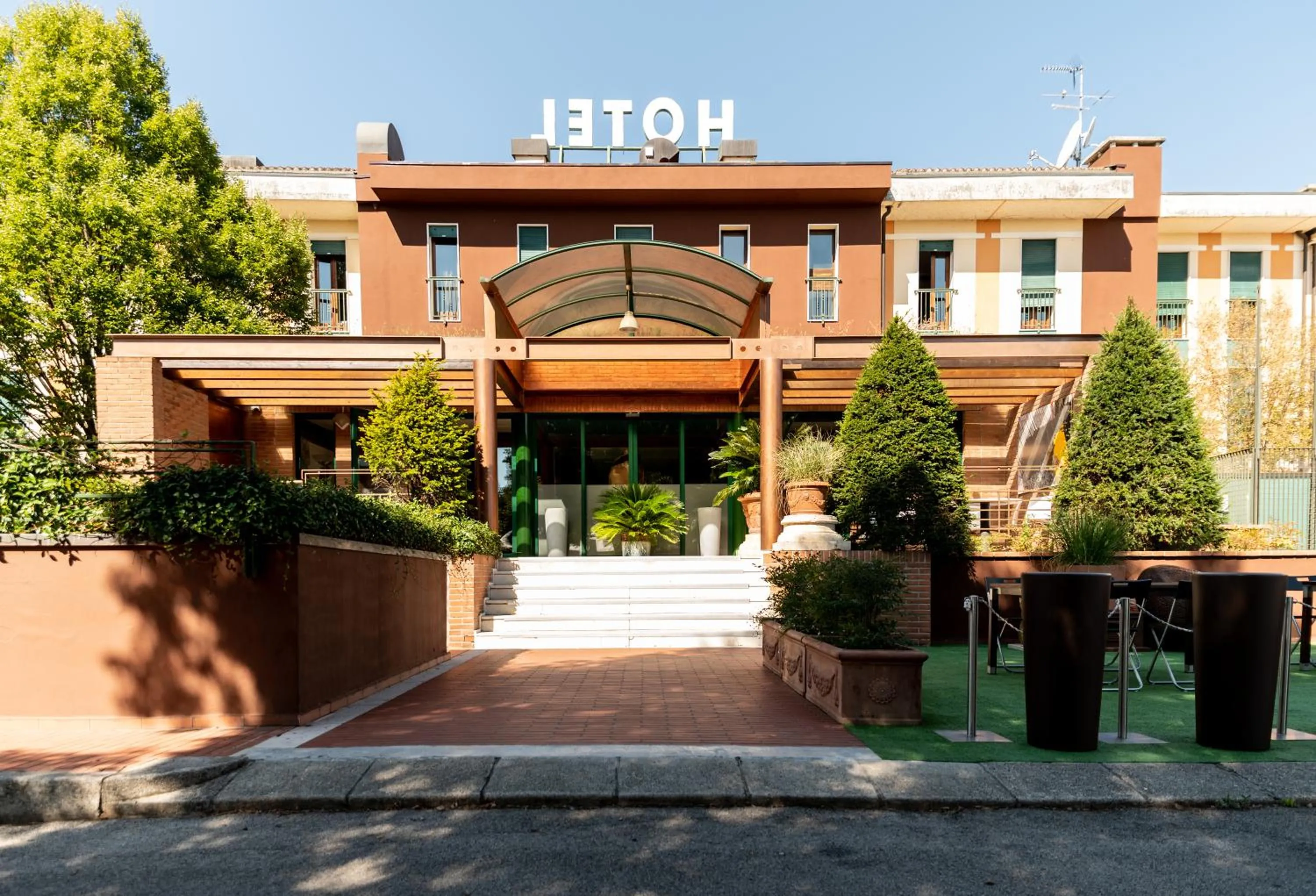 Property building in HOTEL QUERINI Essential Business Hotel Sandrigo