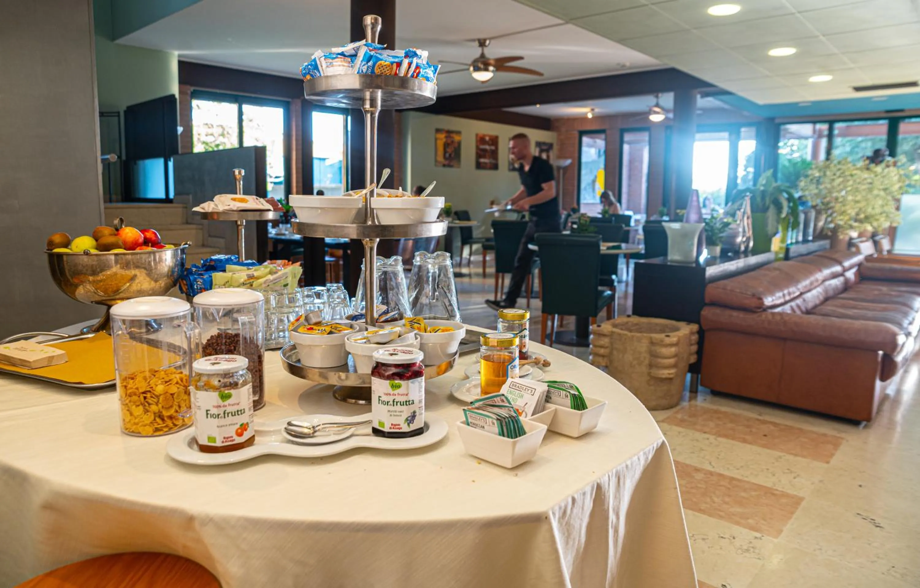 Buffet breakfast in HOTEL QUERINI Essential Business Hotel Sandrigo