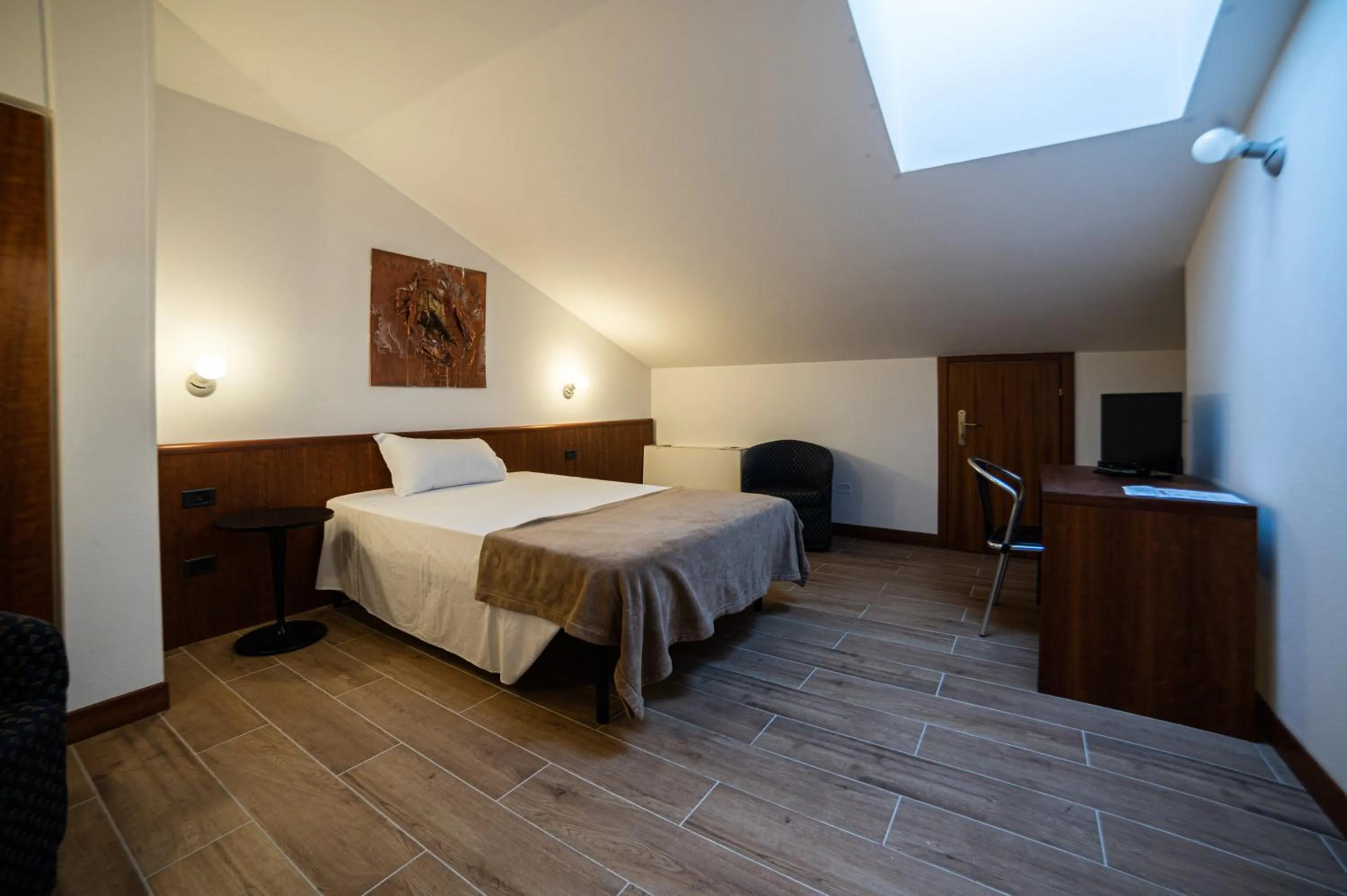 Bedroom, Bed in HOTEL QUERINI Essential Business Hotel Sandrigo