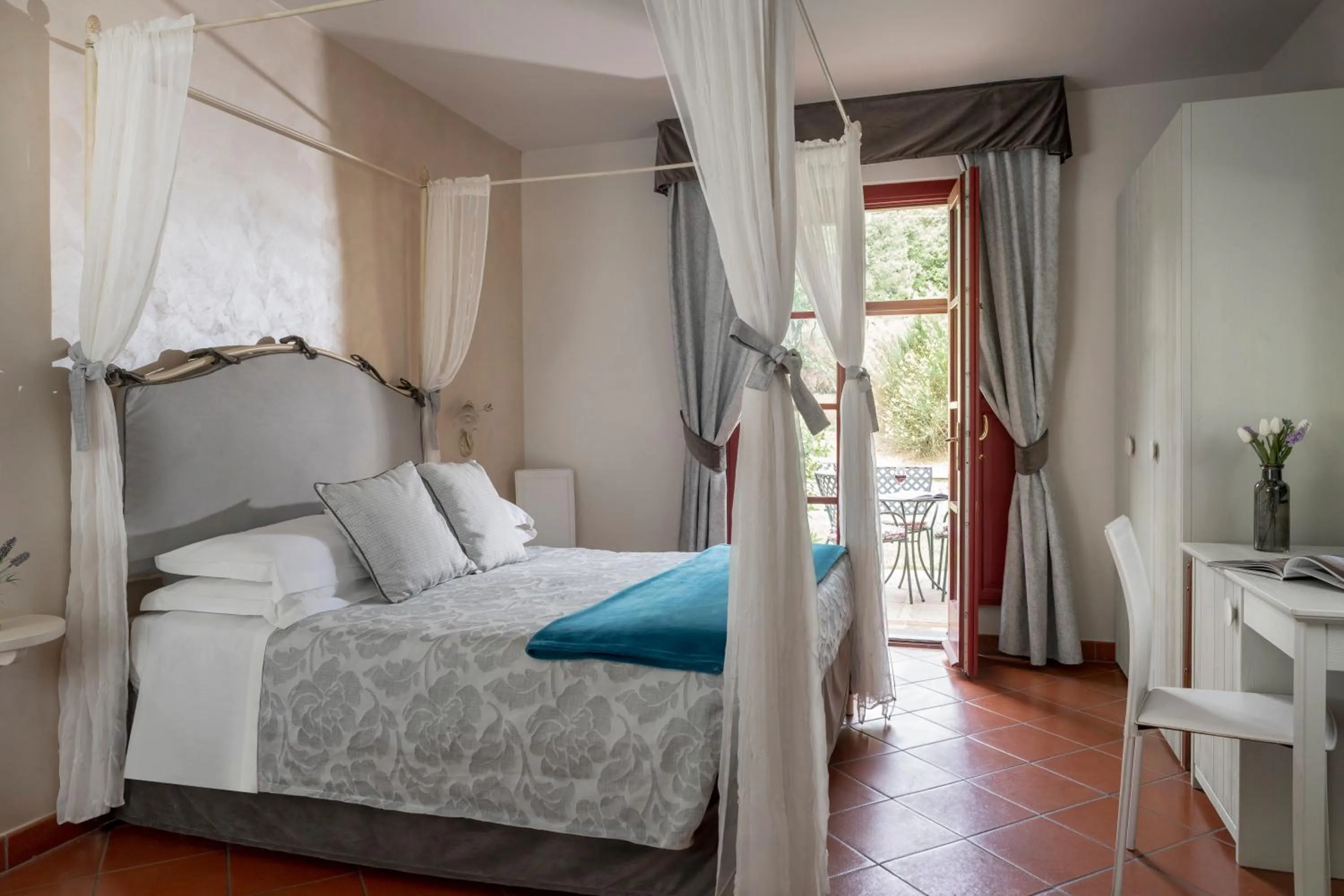 Photo of the whole room, Bed in Hotel & Restaurant Casolare Le Terre Rosse