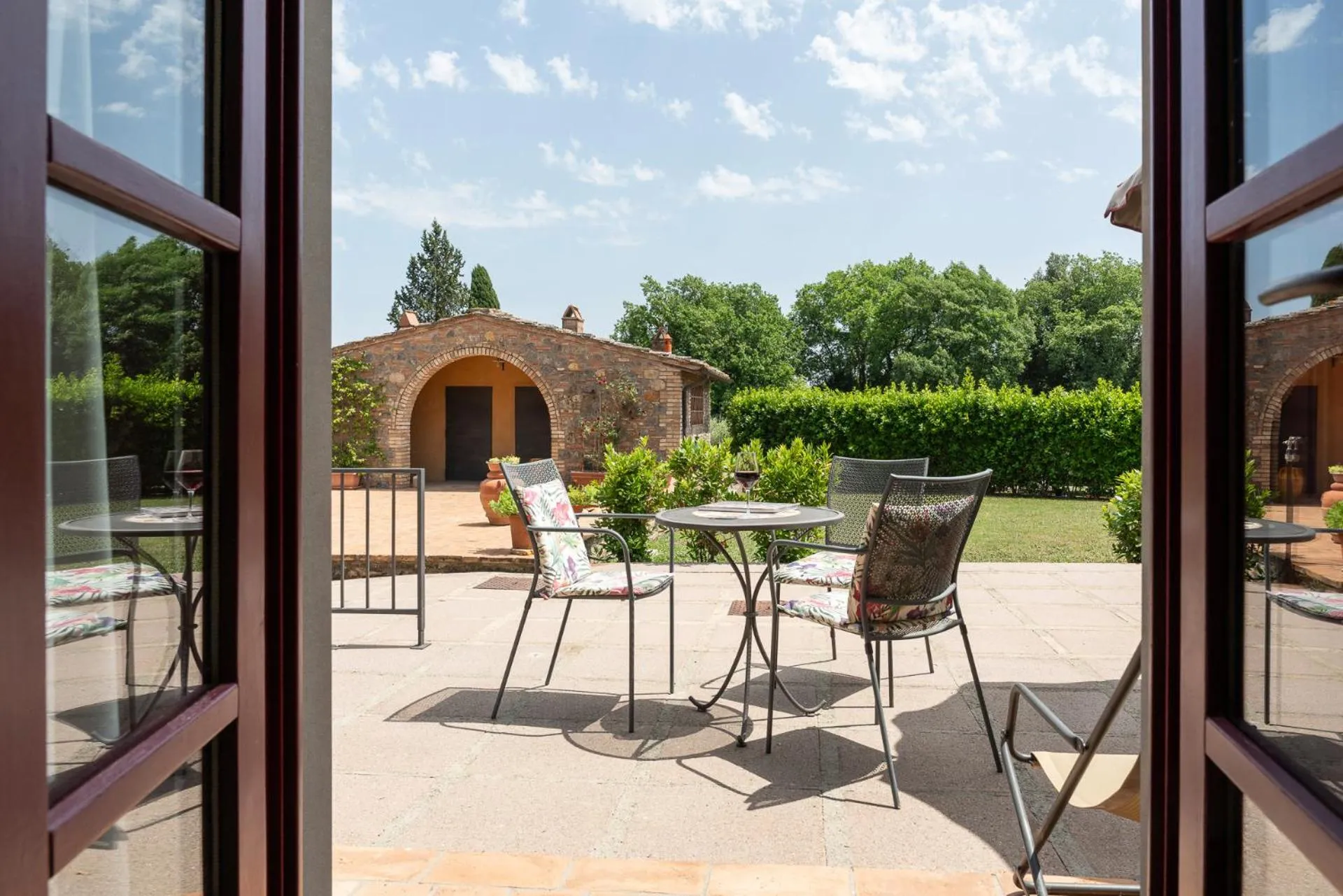 Patio in Hotel & Restaurant Casolare Le Terre Rosse