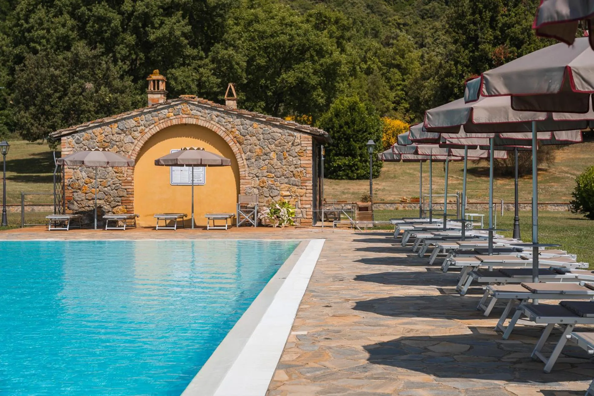Swimming pool in Hotel & Restaurant Casolare Le Terre Rosse